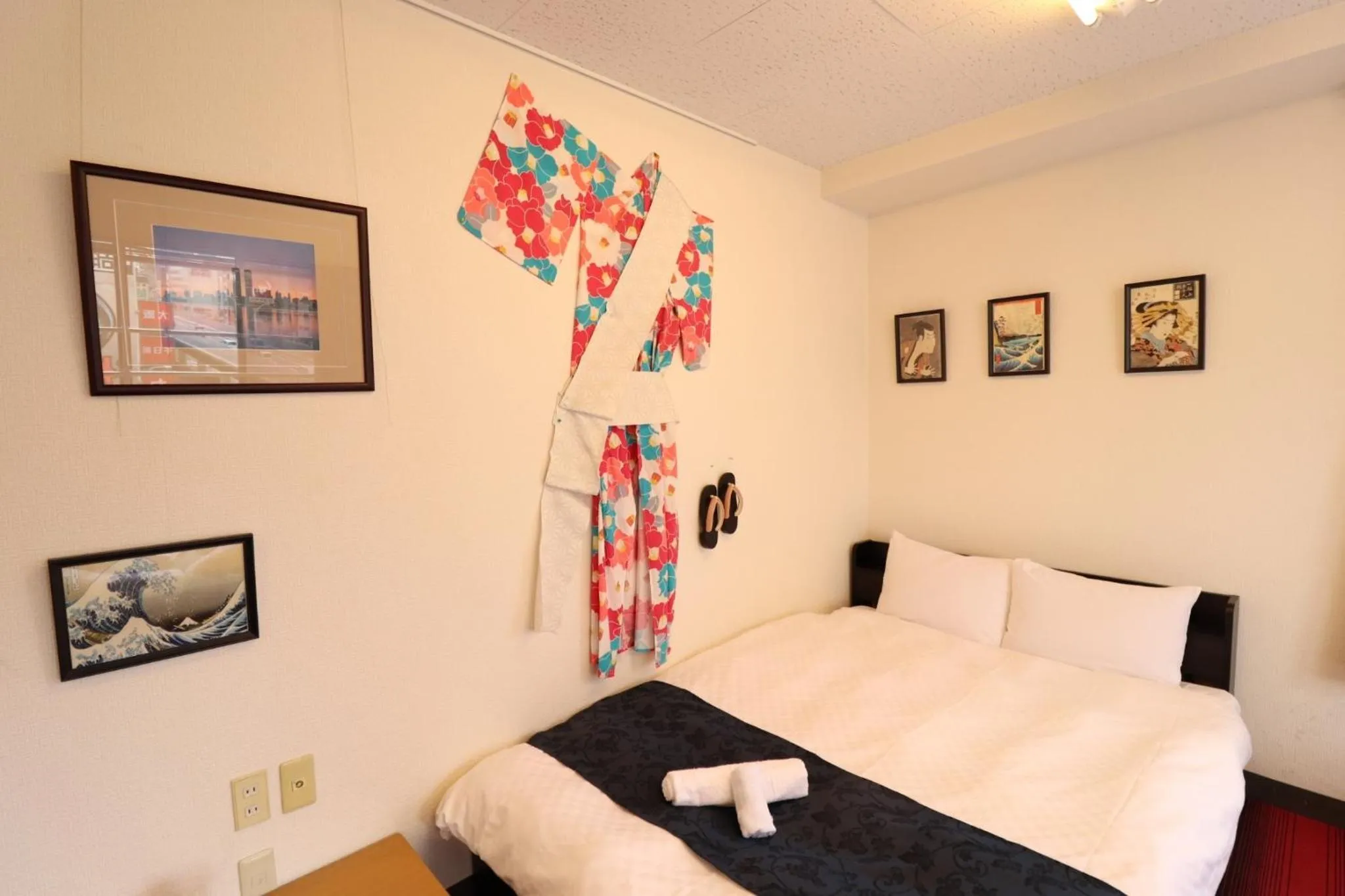 Photo of the whole room, Bed in Ozawa Building
