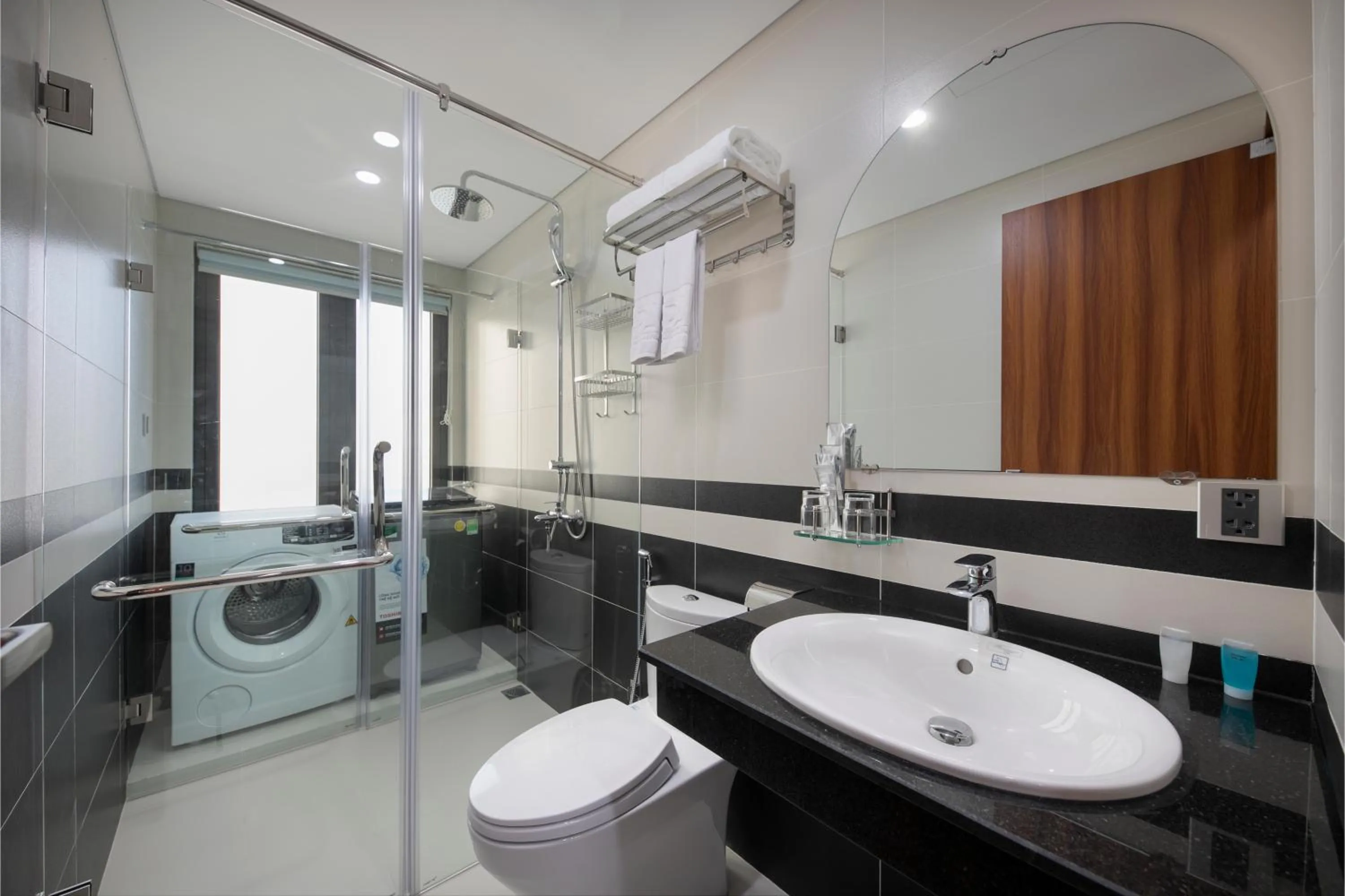 Bathroom in Hummer Hotel & Apartment Da Nang Beach