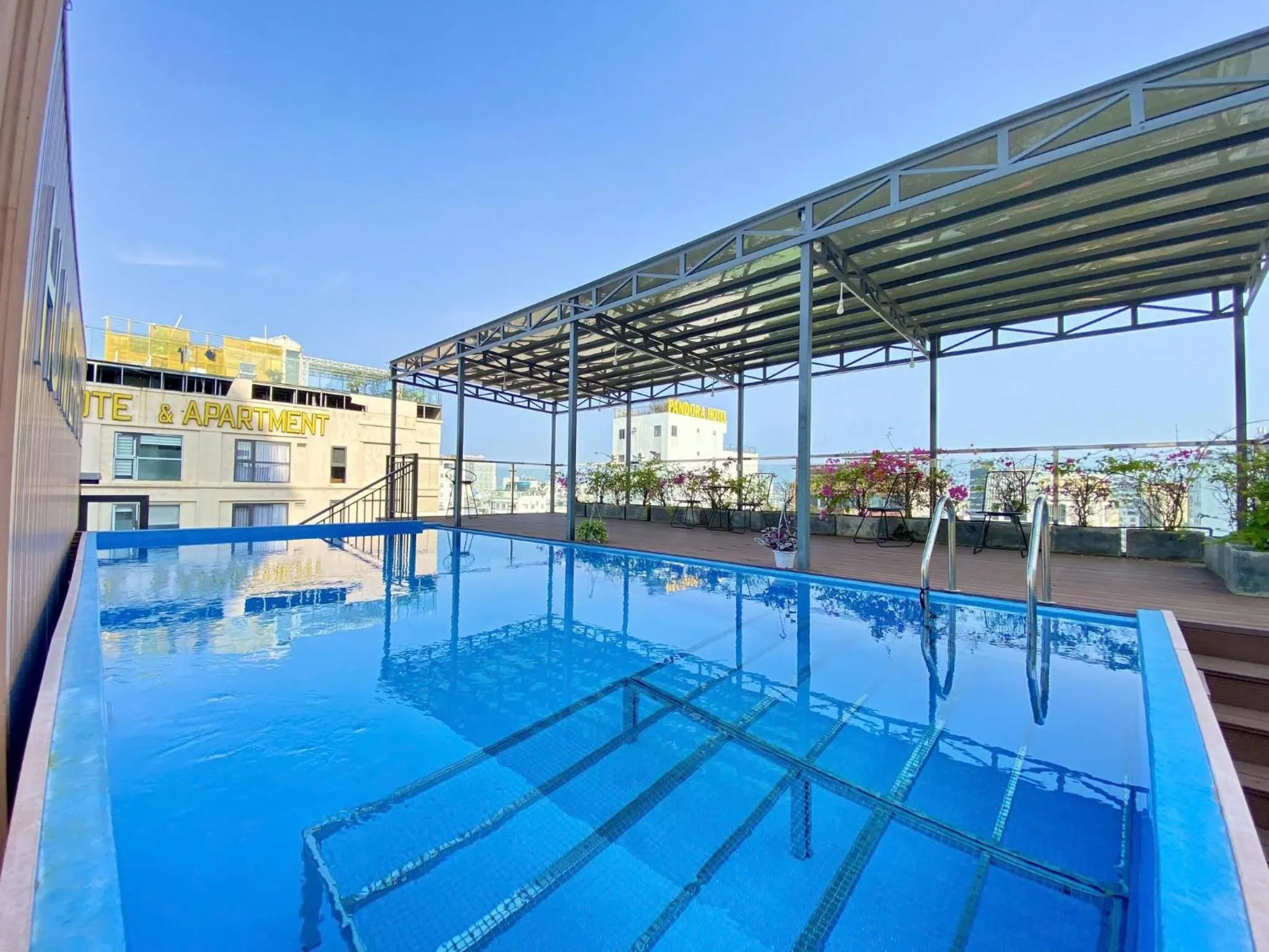 Swimming pool in Hummer Hotel & Apartment Da Nang Beach