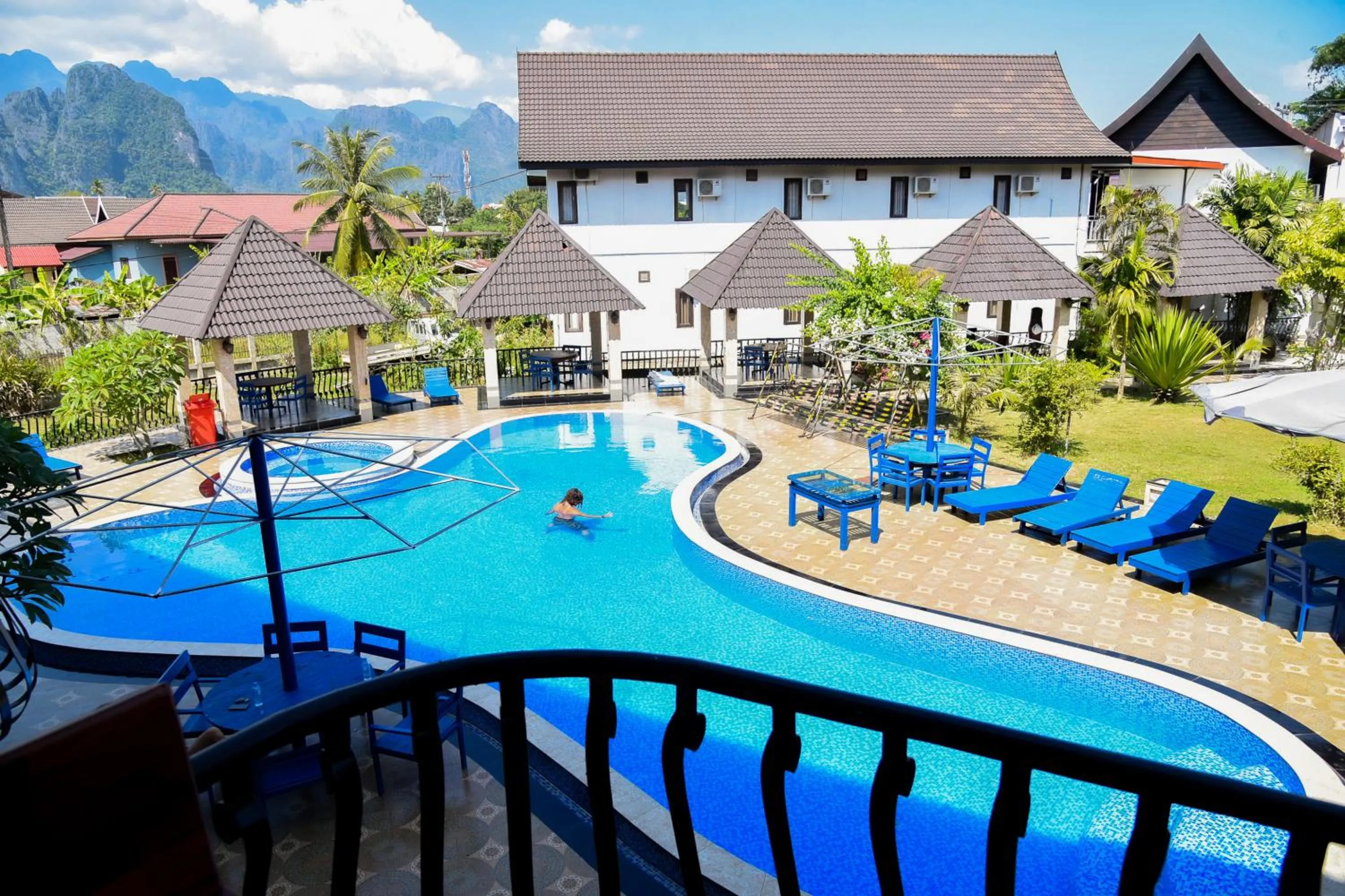 Swimming pool in Vang Vieng Diamond Resort