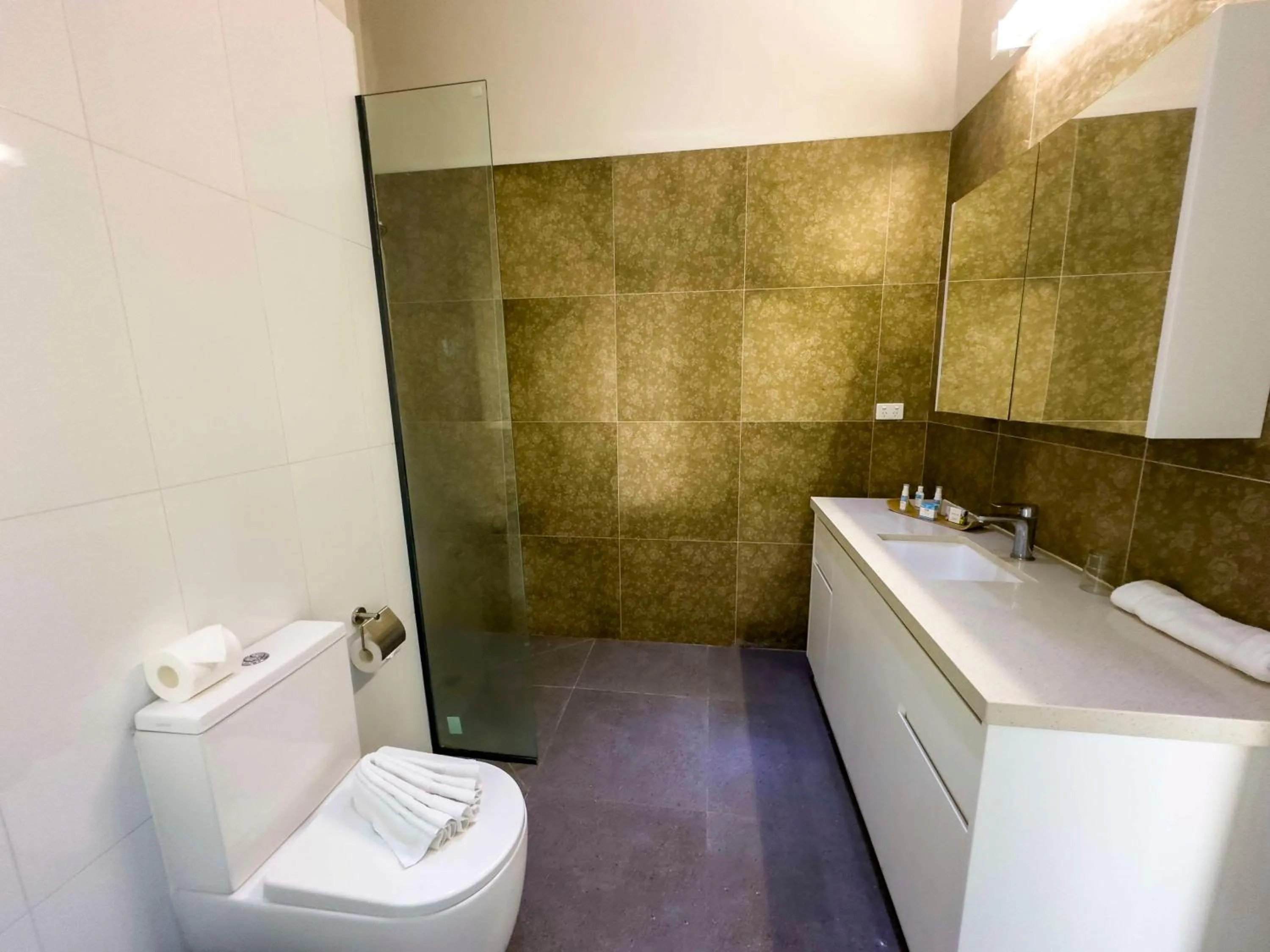 TV and multimedia in Ramada Suites By Wyndham Seafront Coral Coast