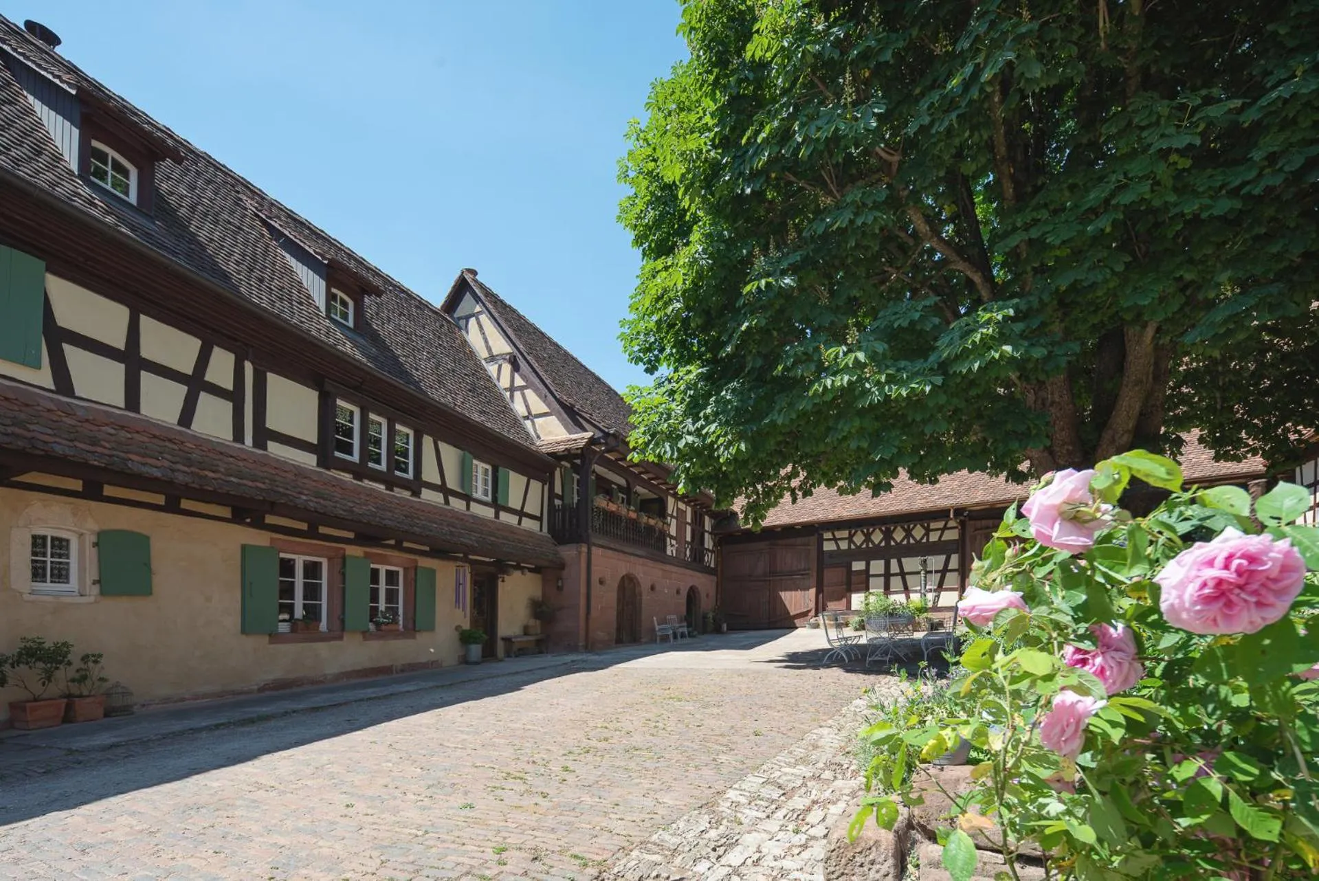 Property building in Au Fil du Temps