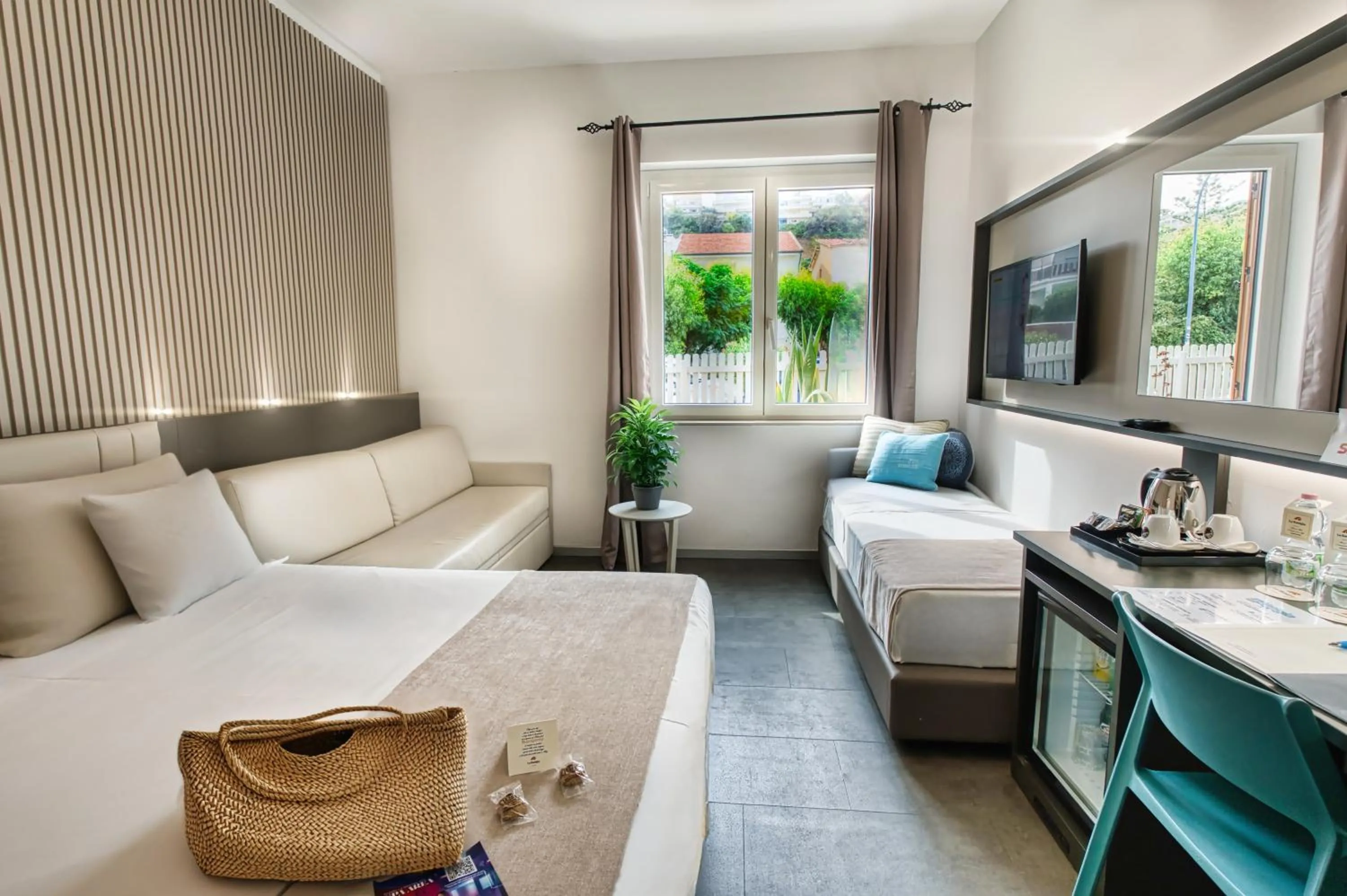 Bed in Hotel La Battigia