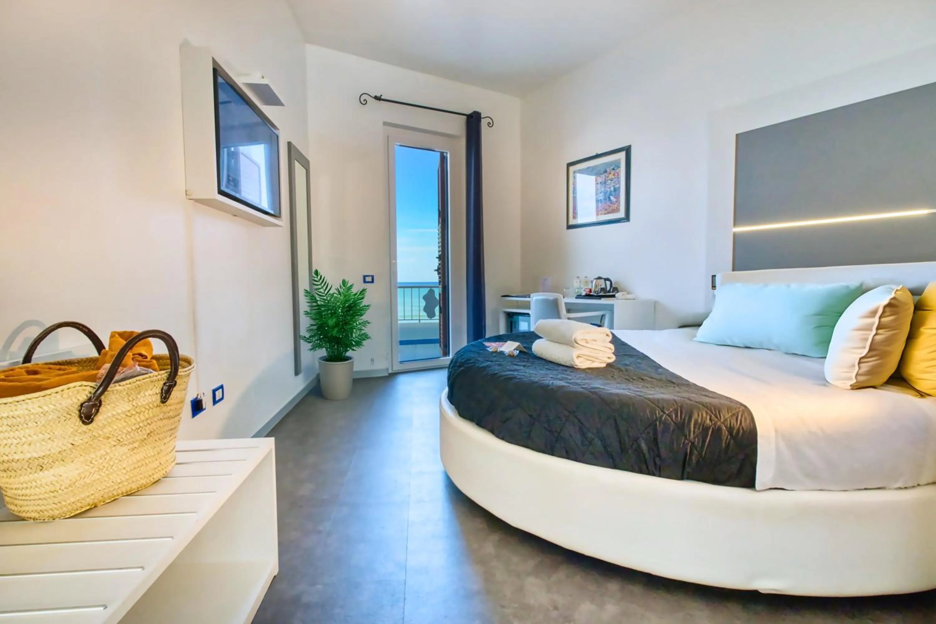 Bed in Hotel La Battigia