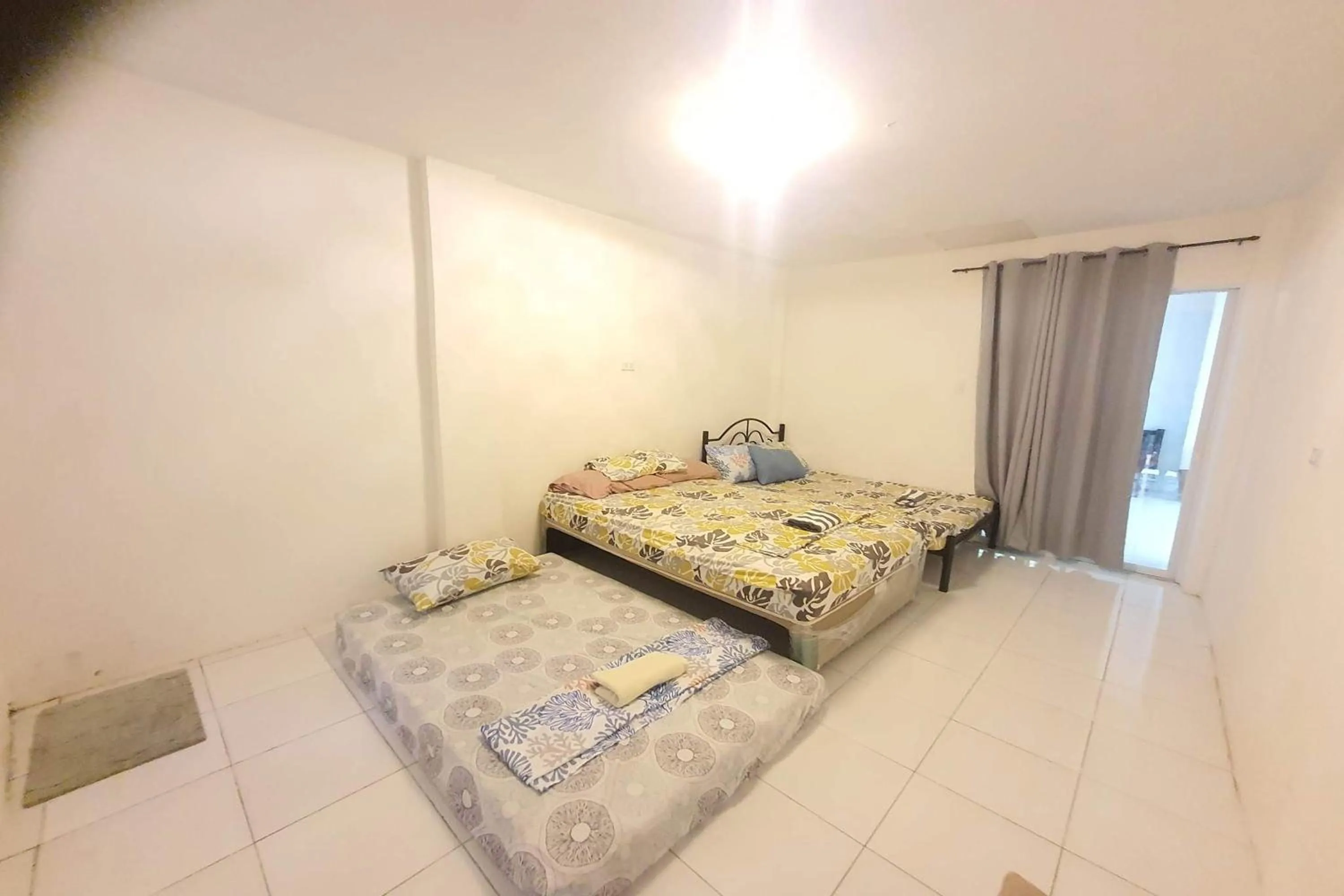 Bed in Bohol Transient Lruy near Panglao Beach