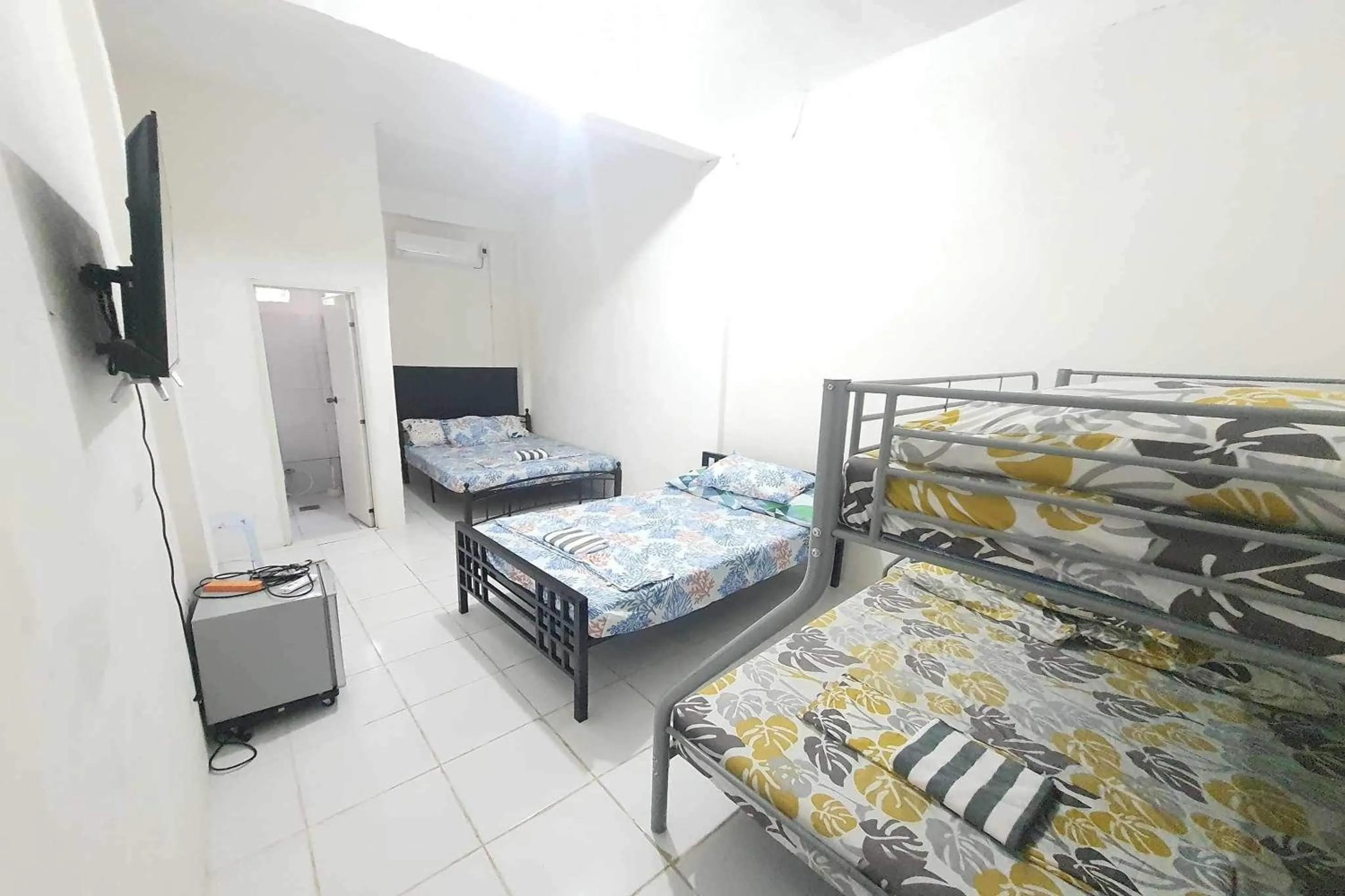 Bed in Bohol Transient Lruy near Panglao Beach