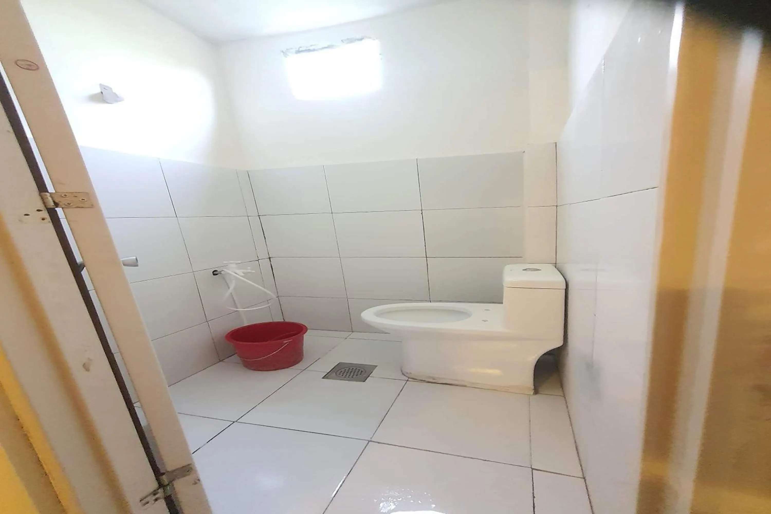 Toilet in Bohol Transient Lruy near Panglao Beach