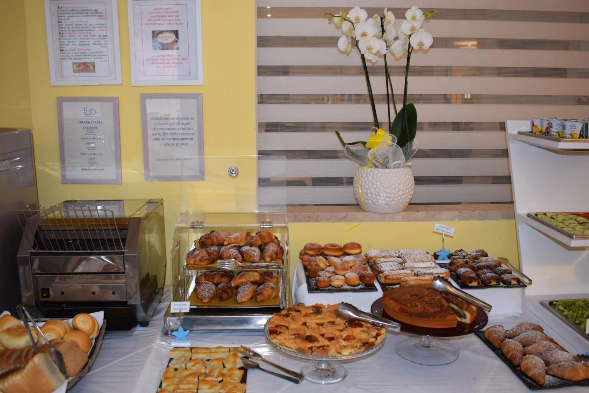 Restaurant/places to eat in Hotel Doria