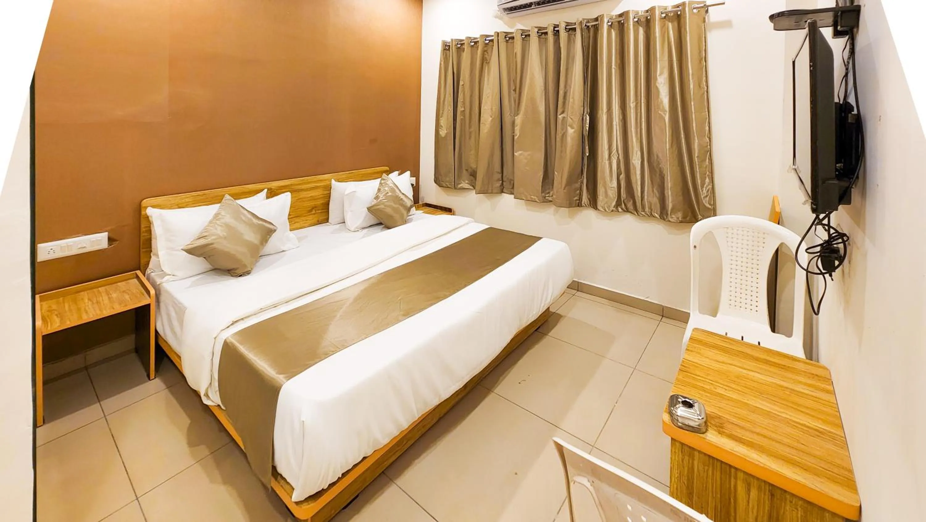 Bed in Hotel Nova Shine