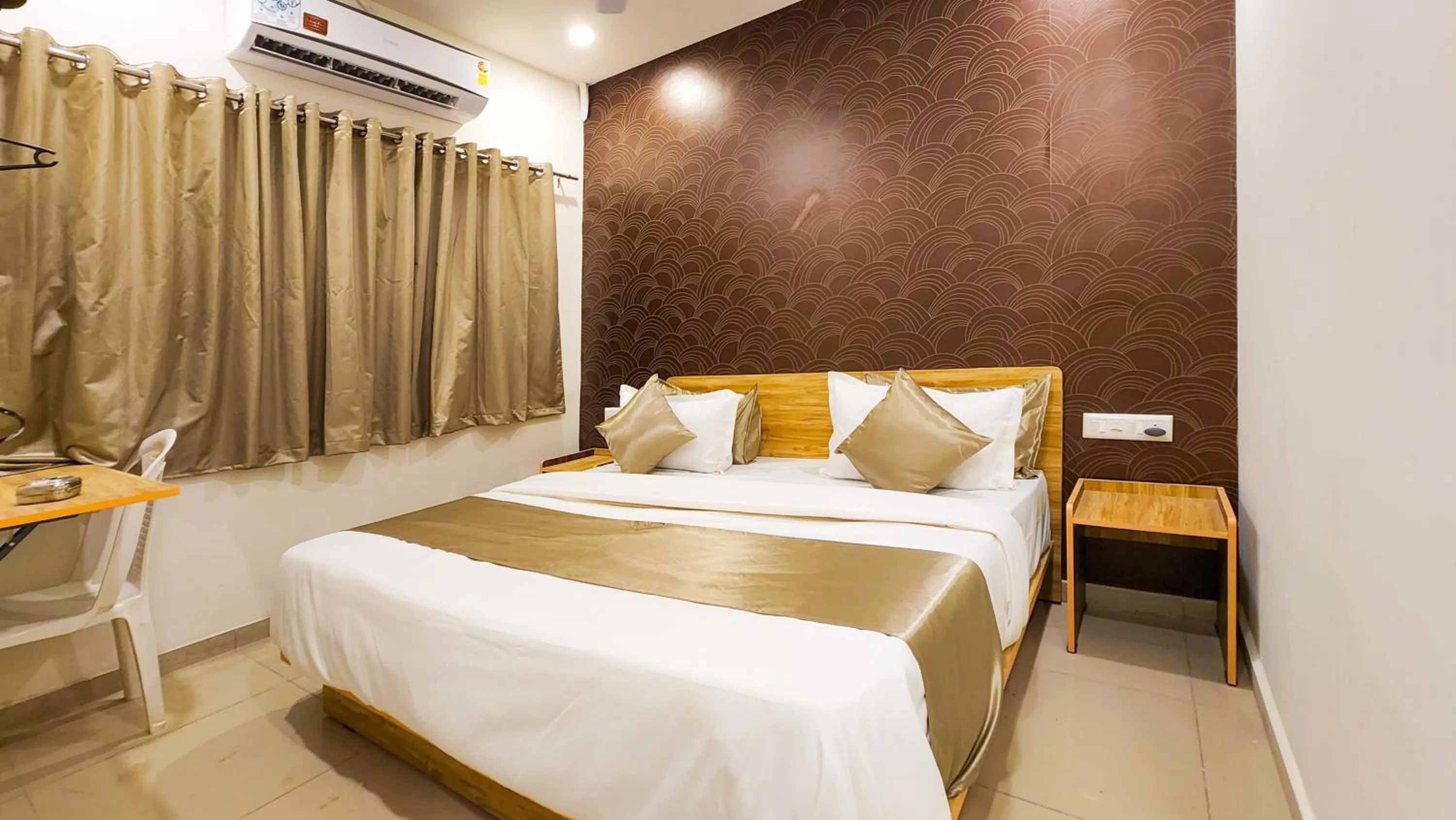 Bed in Hotel Nova Shine