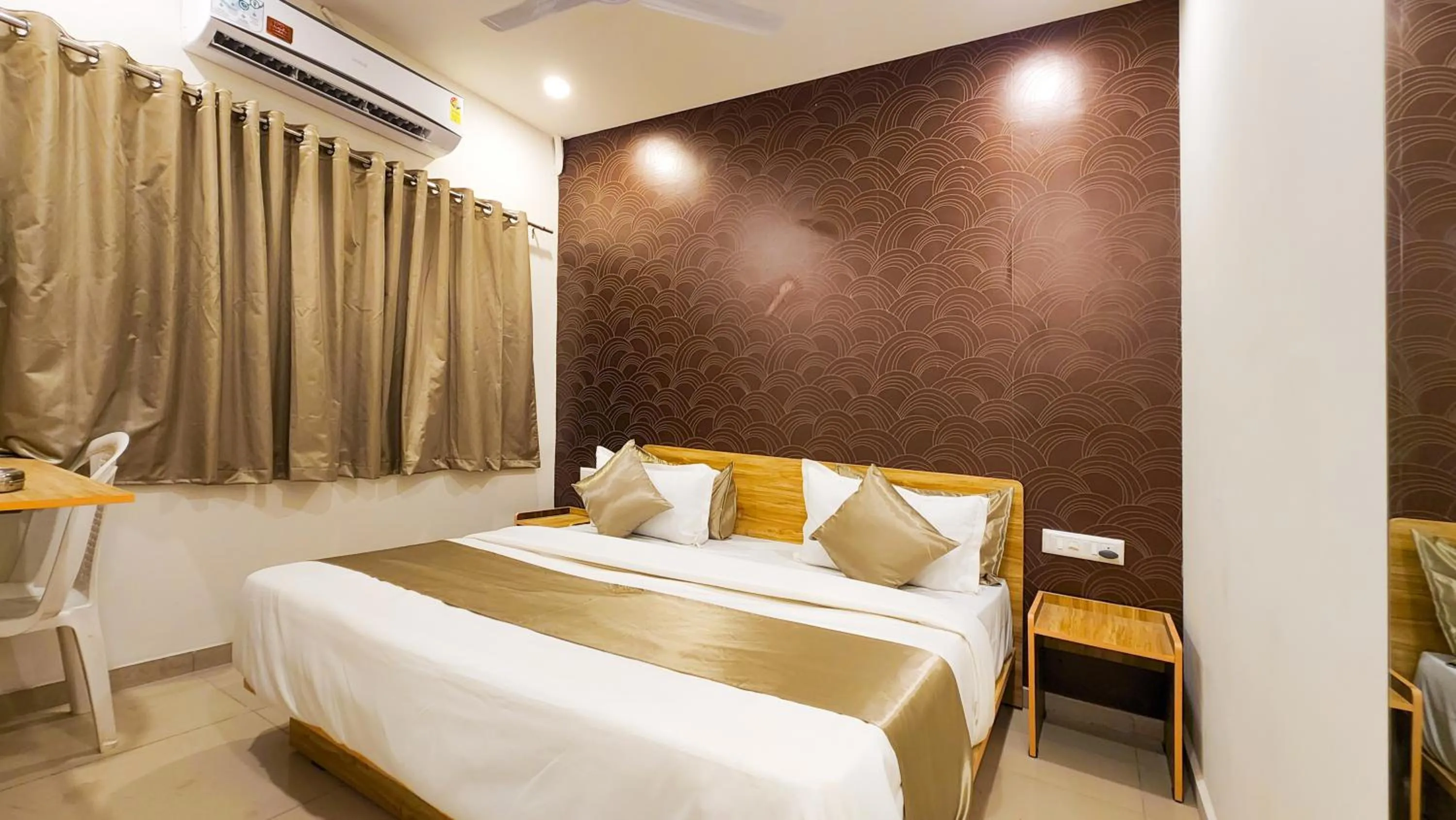 Bed in Hotel Nova Shine