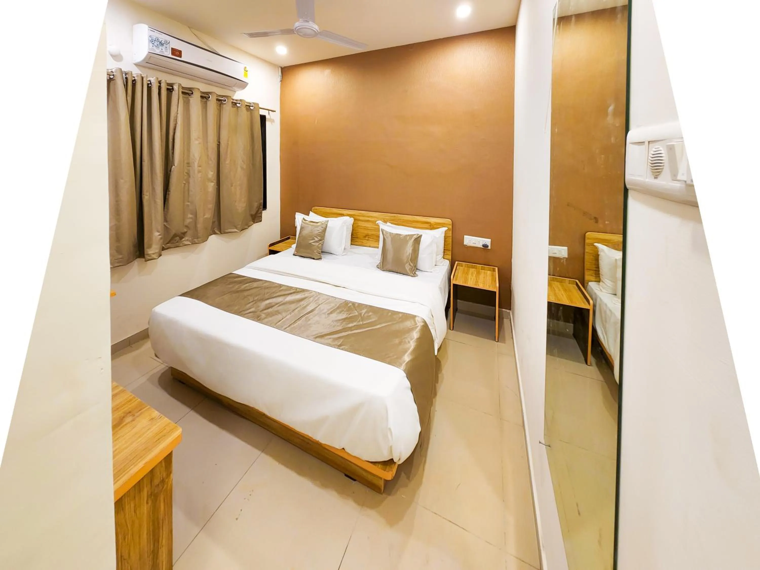 Bed in Hotel Nova Shine