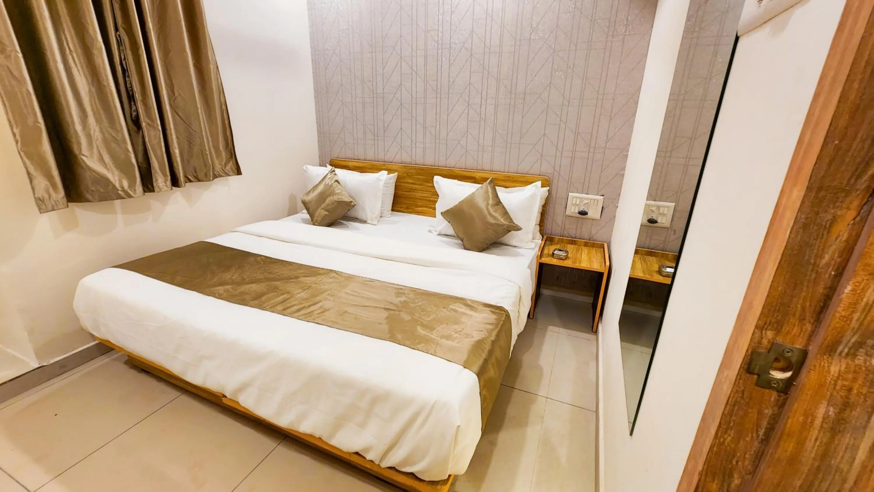 Bed in Hotel Nova Shine