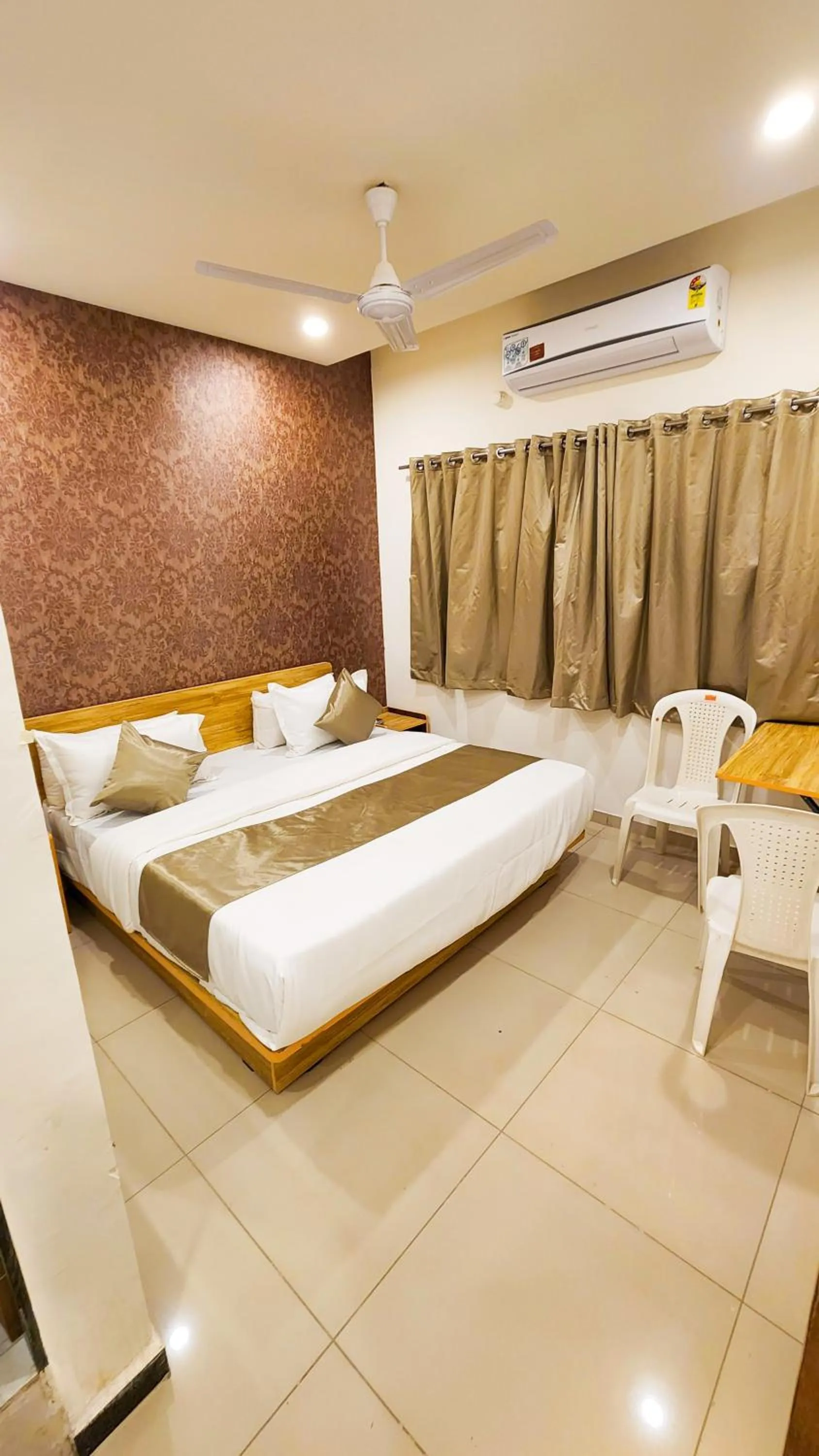 Bed in Hotel Nova Shine