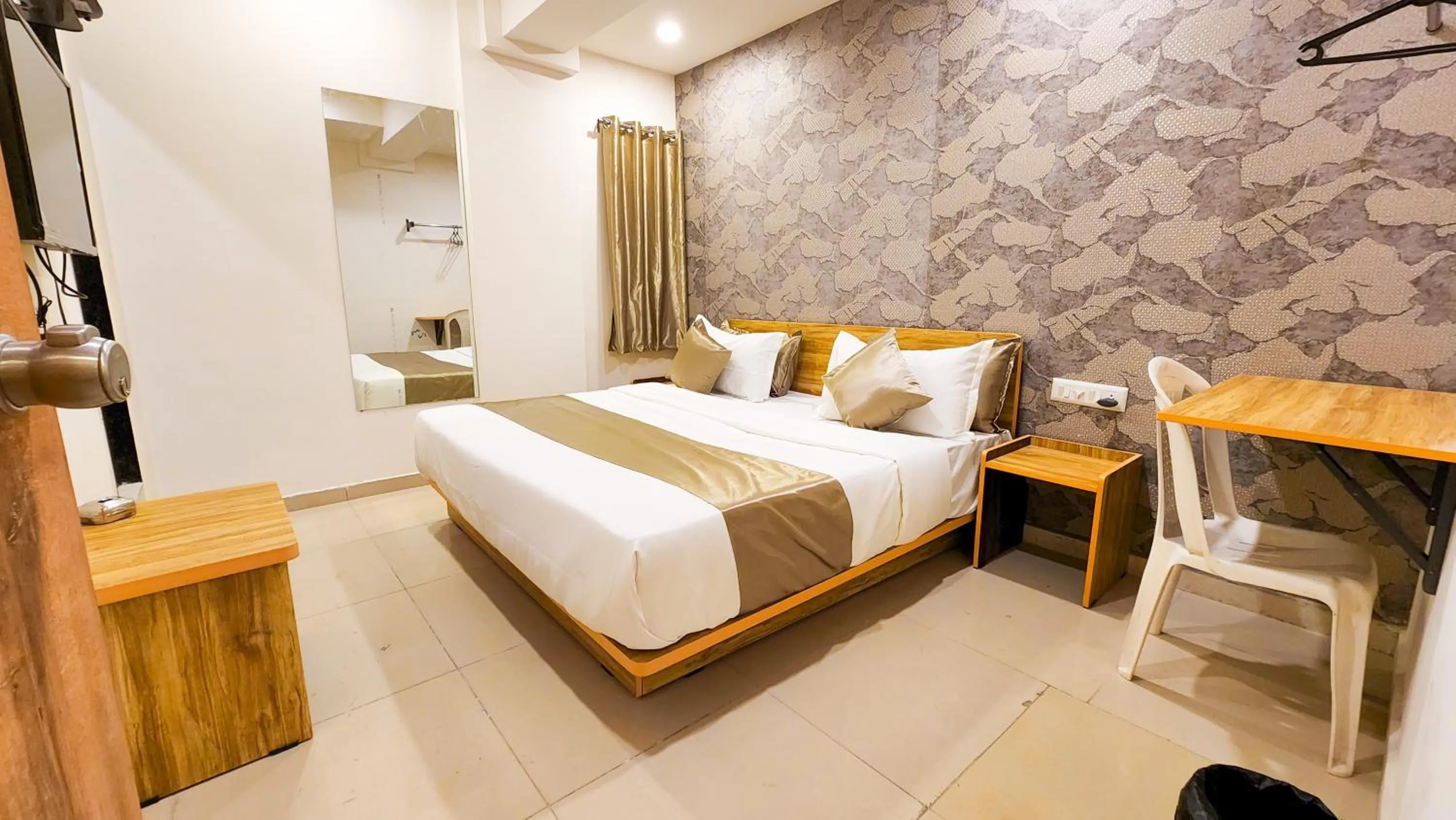 Bed in Hotel Nova Shine