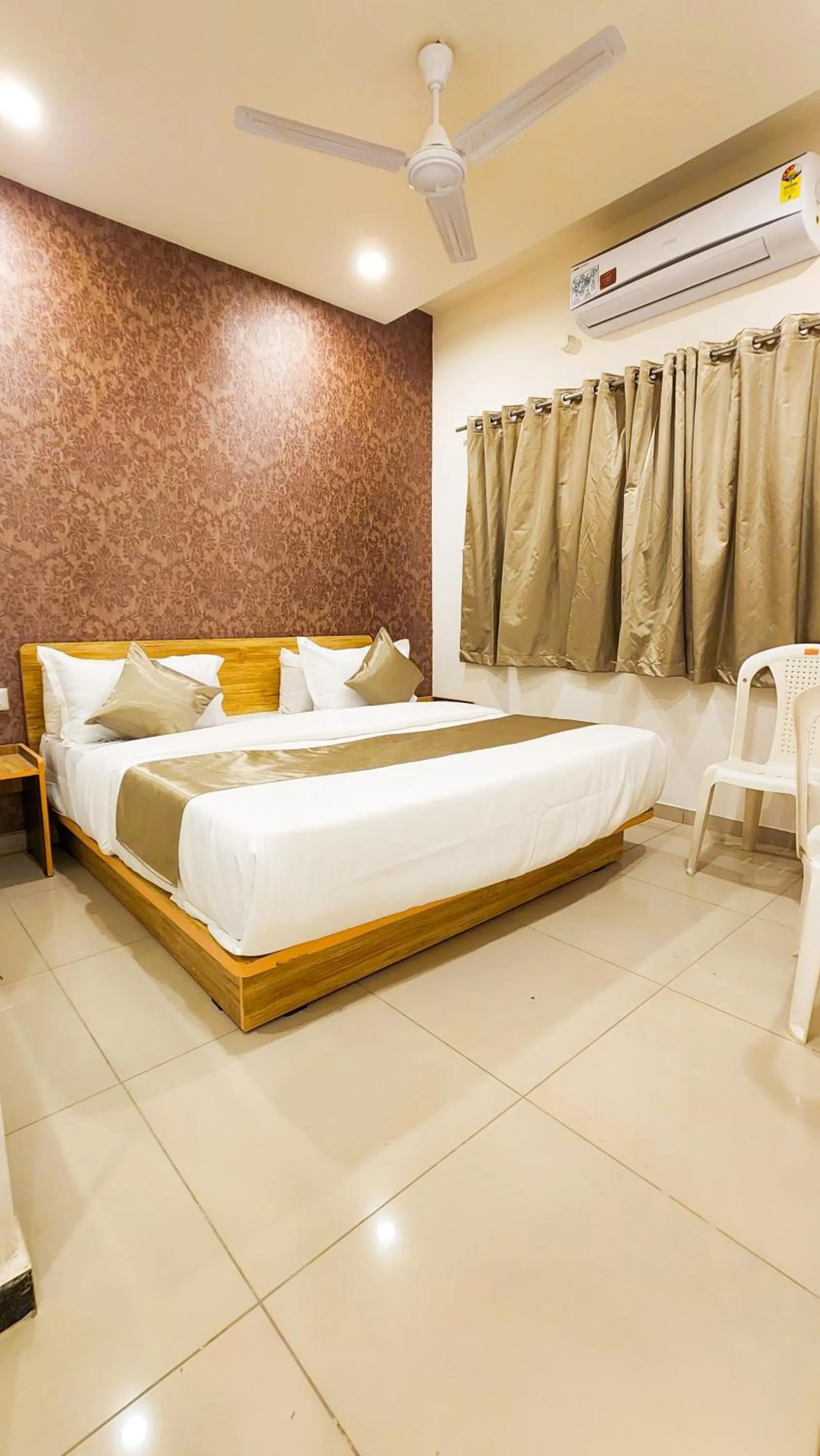 Bedroom, Bed in Hotel Nova Shine