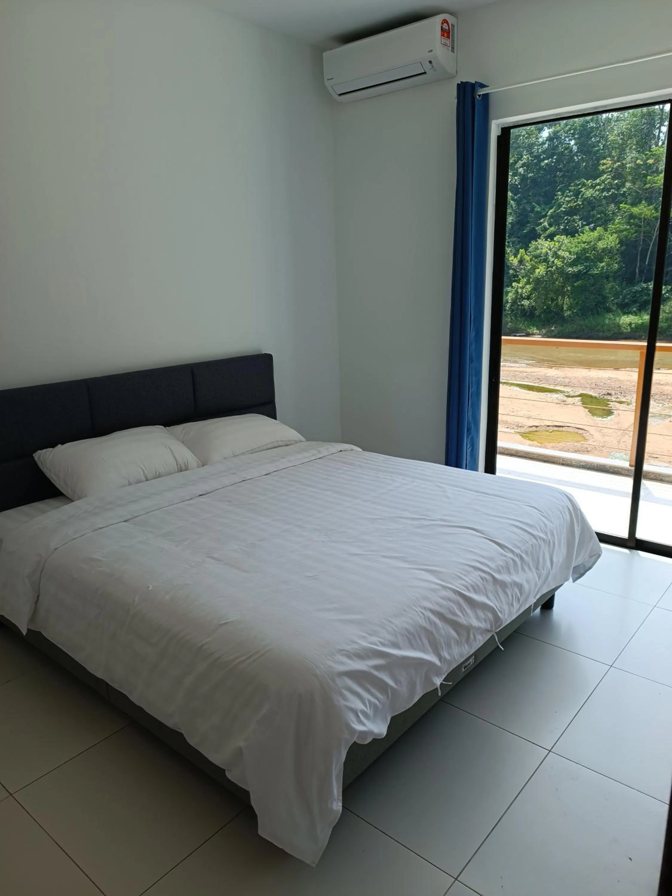 RIVERSIDE PALM INN SG LEMBING