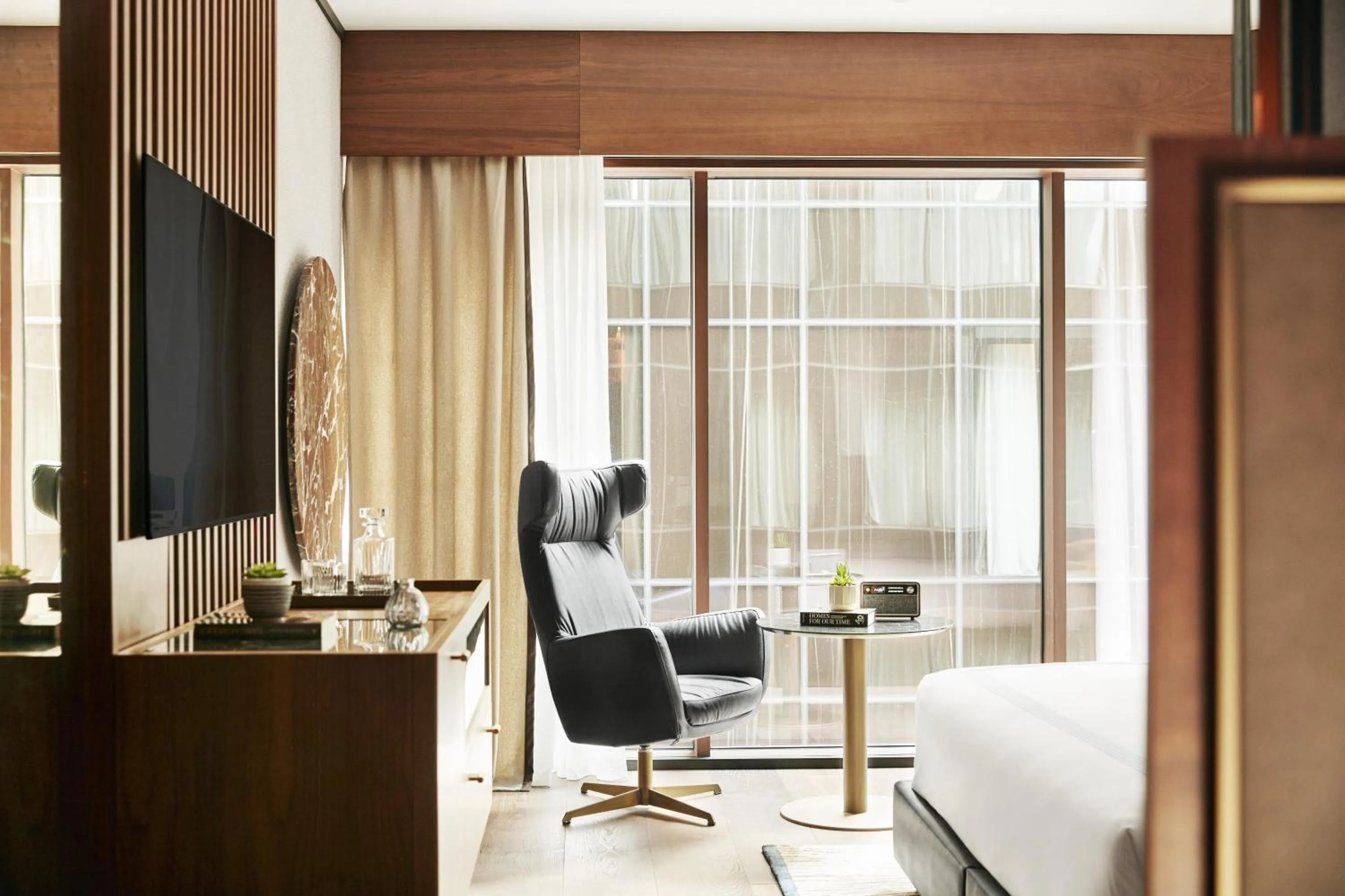 TV and multimedia in Thompson Madrid, by Hyatt