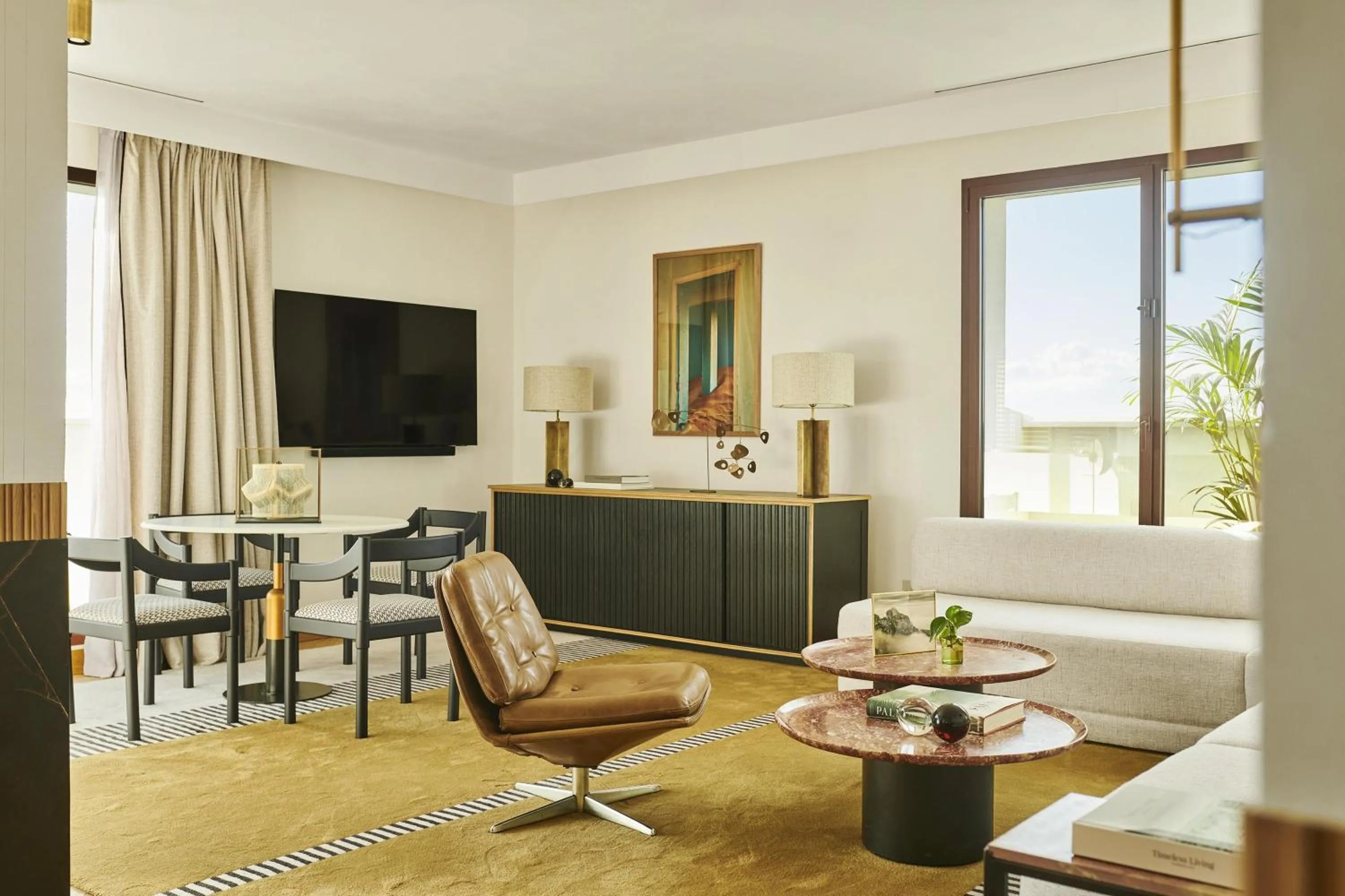 TV and multimedia in Thompson Madrid, by Hyatt