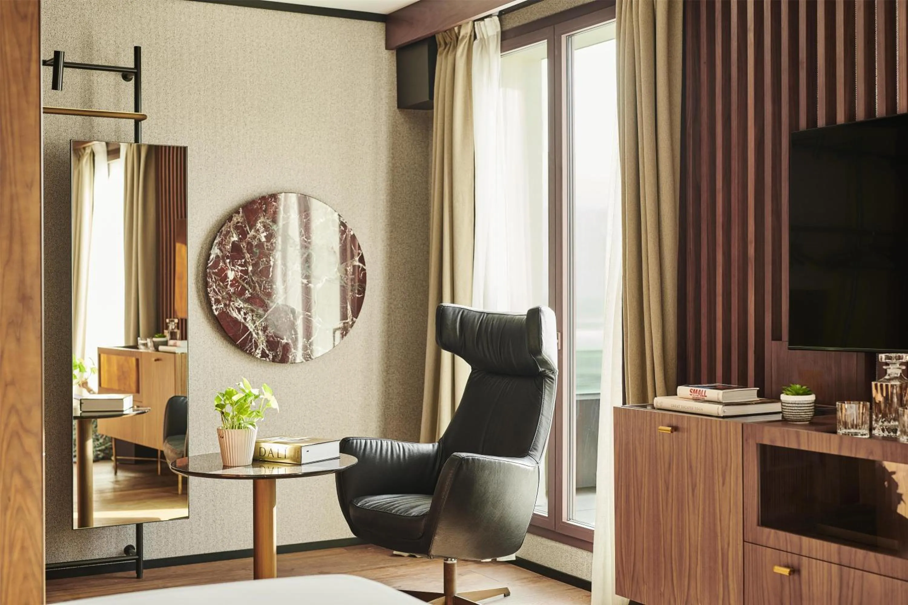 TV and multimedia in Thompson Madrid, by Hyatt