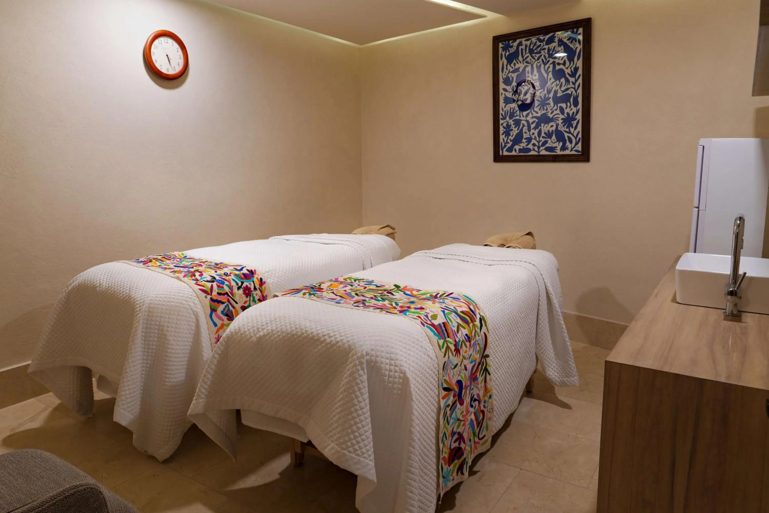 Spa and wellness centre/facilities, Bed in NUMU Boutique Hotel, The Unbound Collection by Hyatt