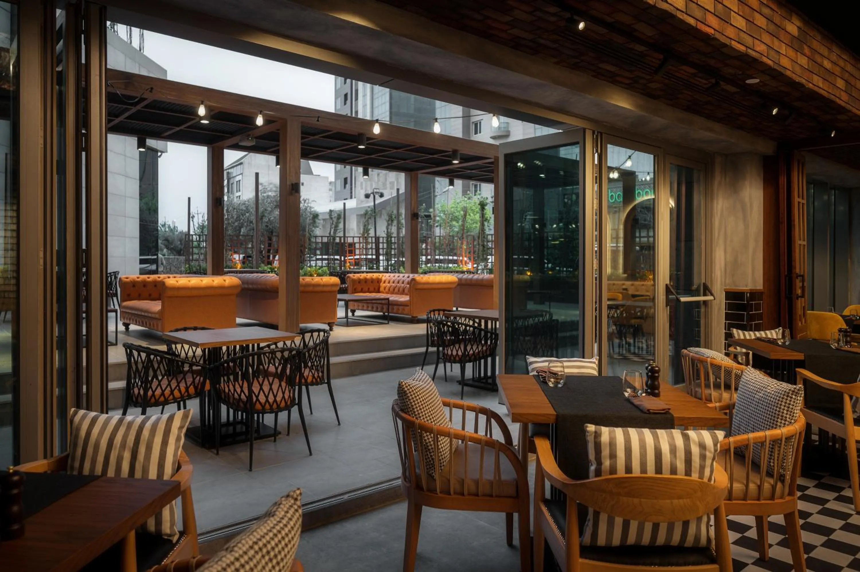 Restaurant/places to eat in Radisson Hotel & Residences Erbil