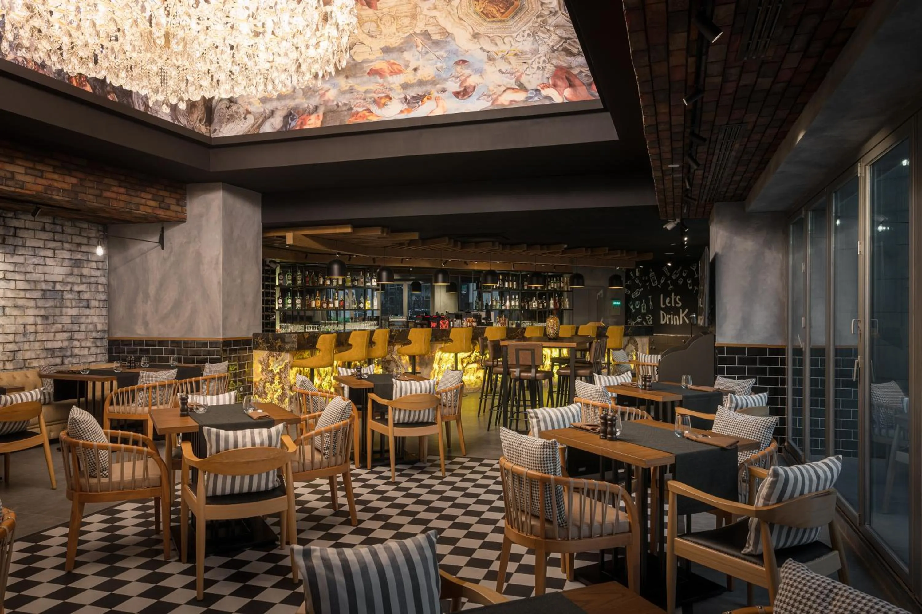 Restaurant/places to eat in Radisson Hotel & Residences Erbil