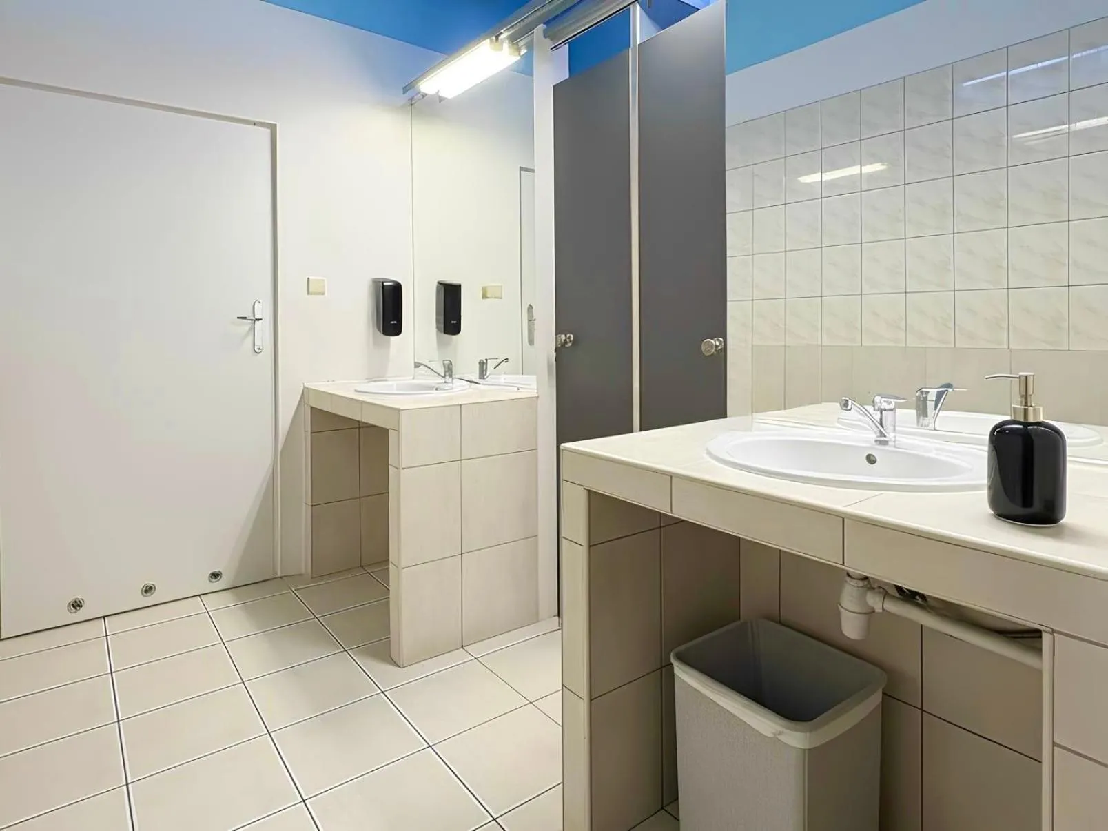Hostel Oliwka - Metro Świętokrzyska