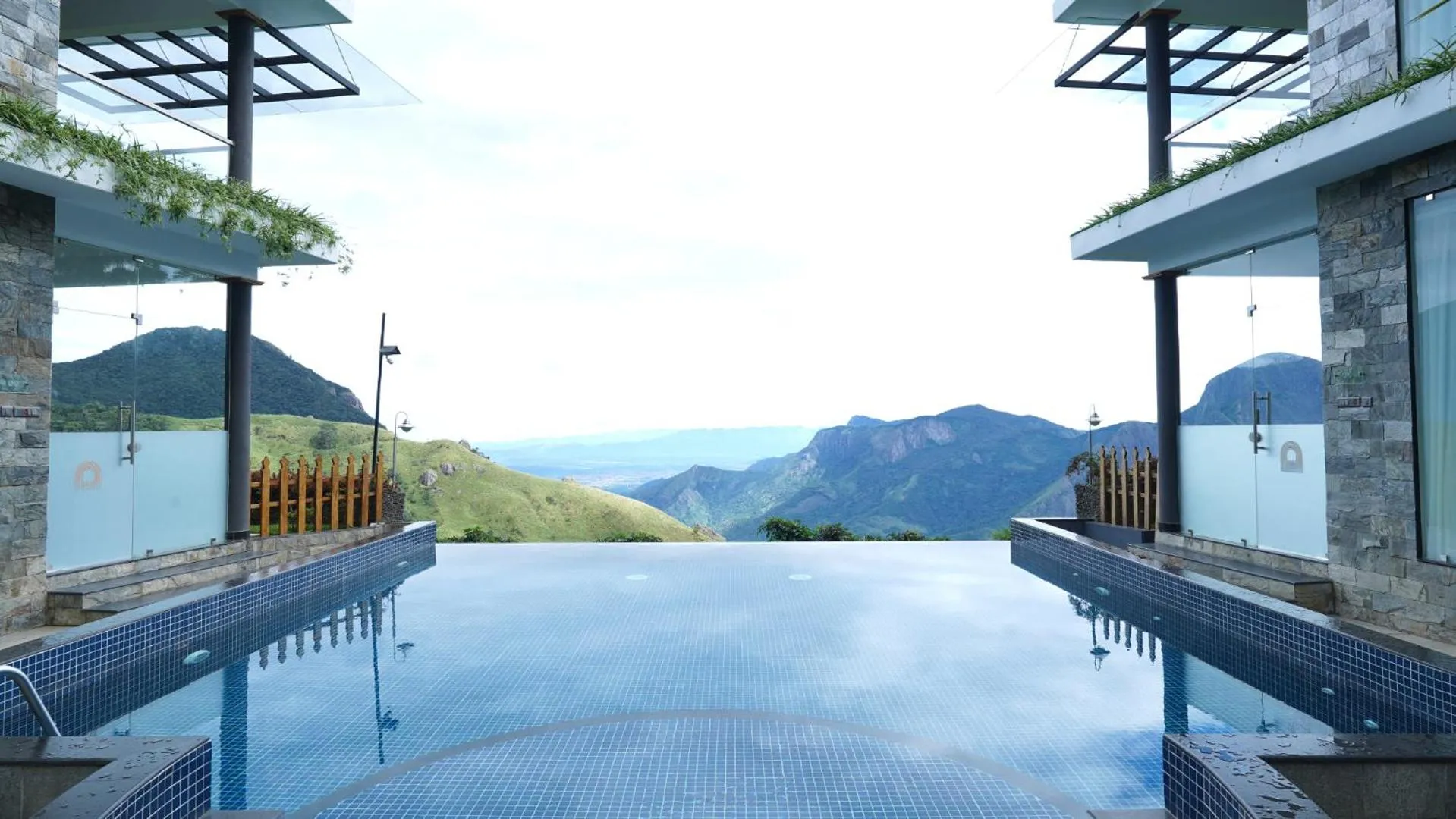 Swimming pool in Chandys Drizzle Drops - Munnar Top Station