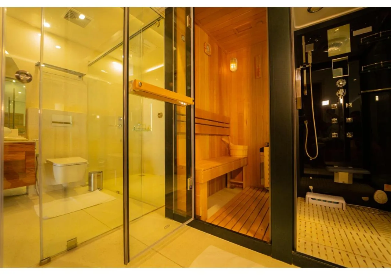 Shower in Chandys Drizzle Drops - Munnar Top Station