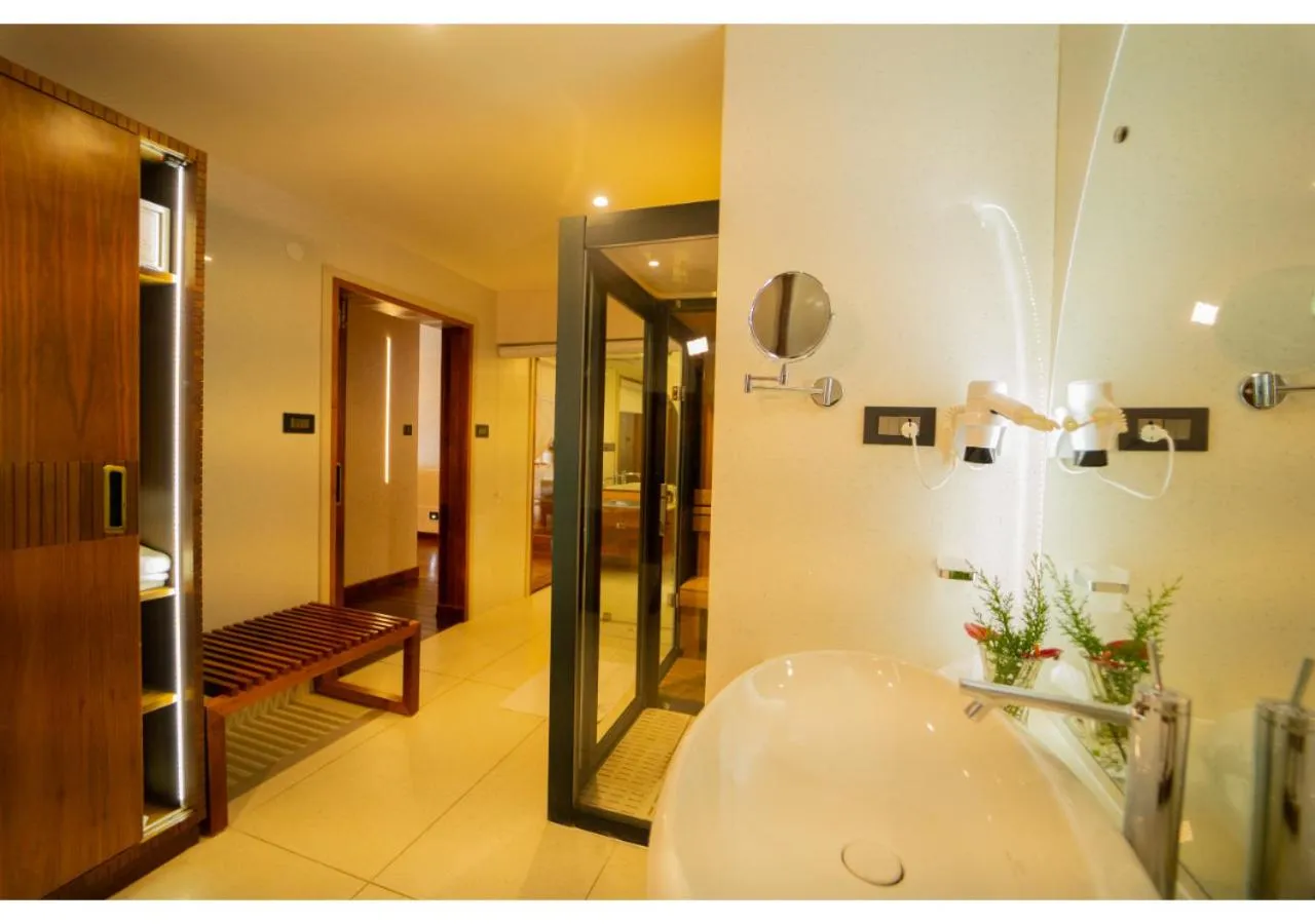 Shower, Bed in Chandys Drizzle Drops - Munnar Top Station