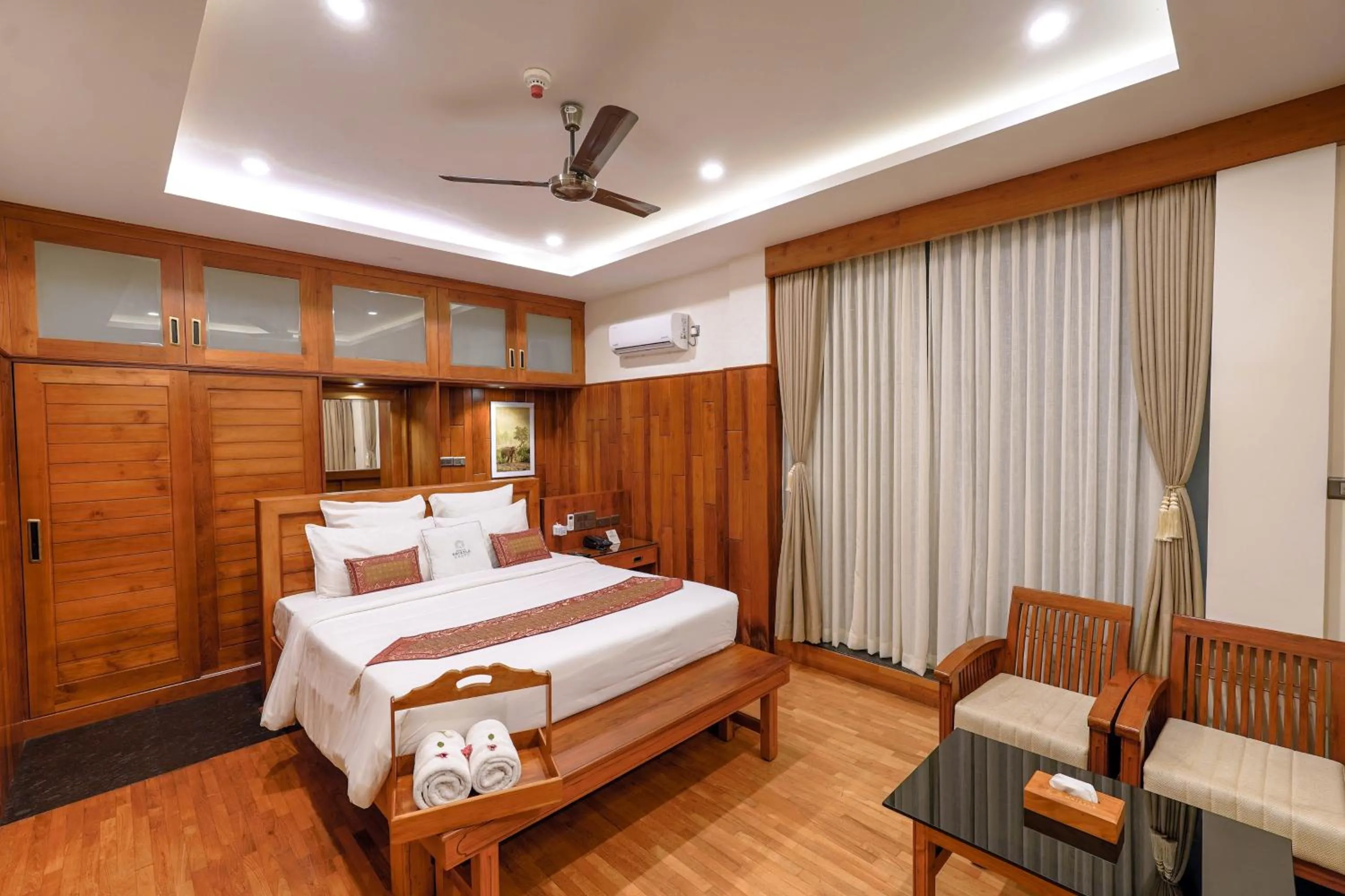 Bedroom, Bed in Chandys Drizzle Drops - Munnar Top Station