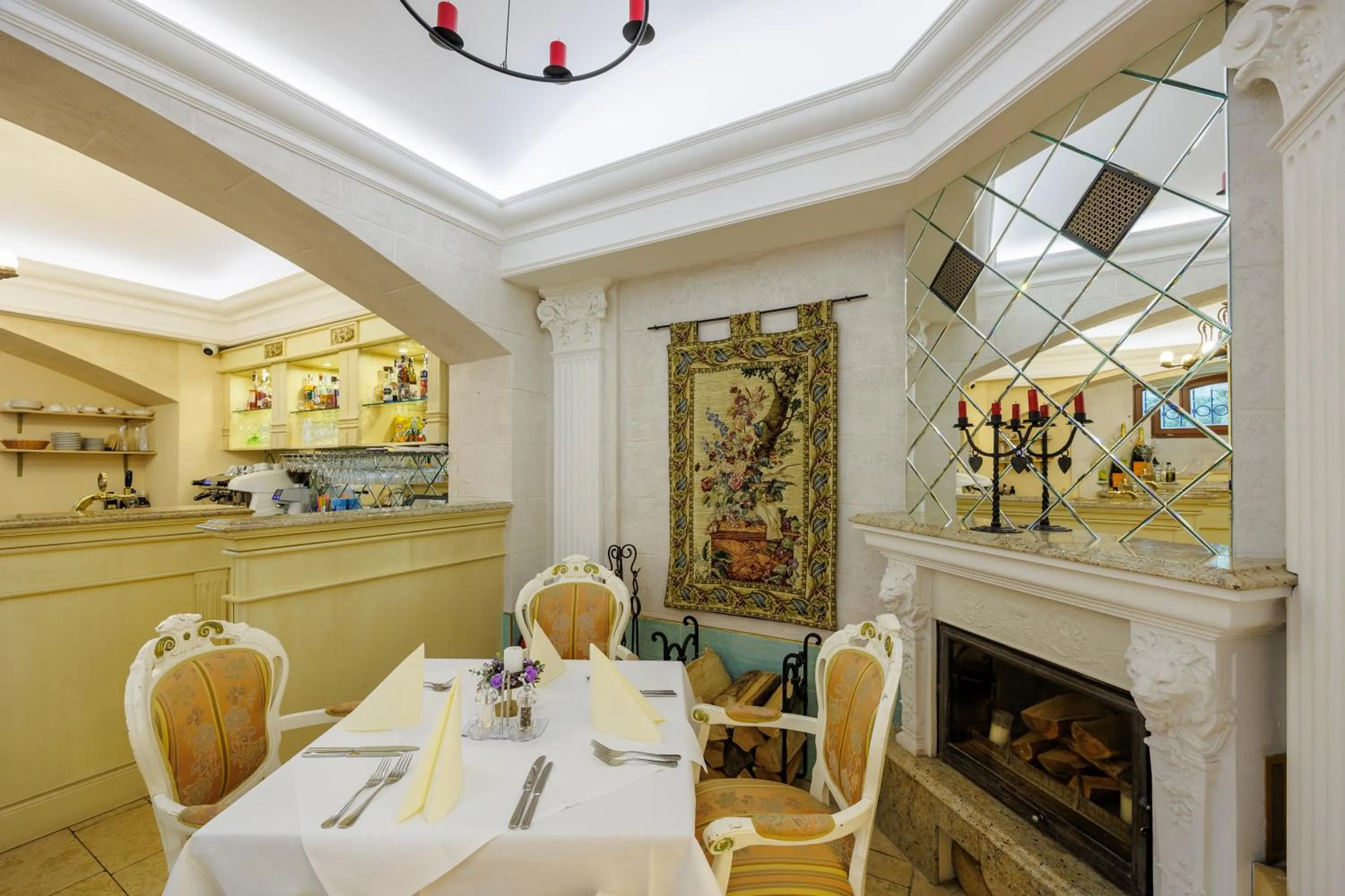 Restaurant/places to eat in Hotel Château Cihelny