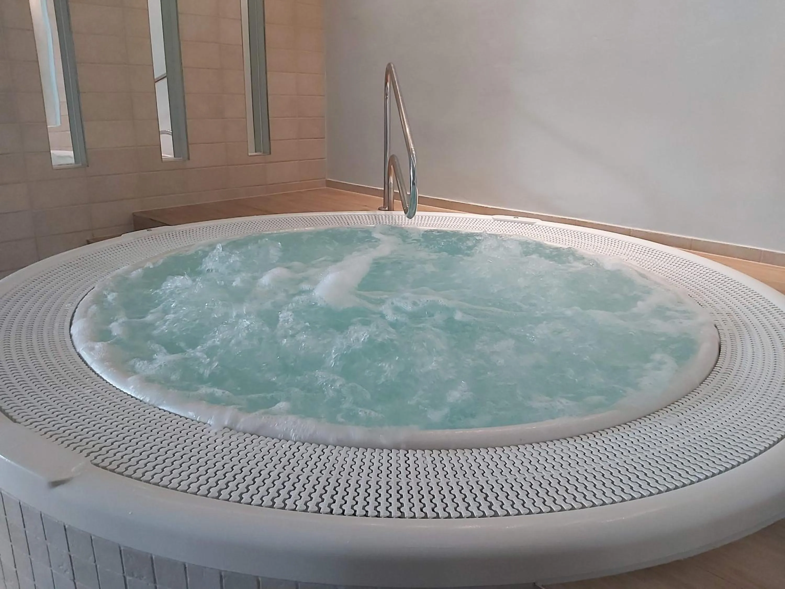 Hot Tub in Hotel Château Cihelny