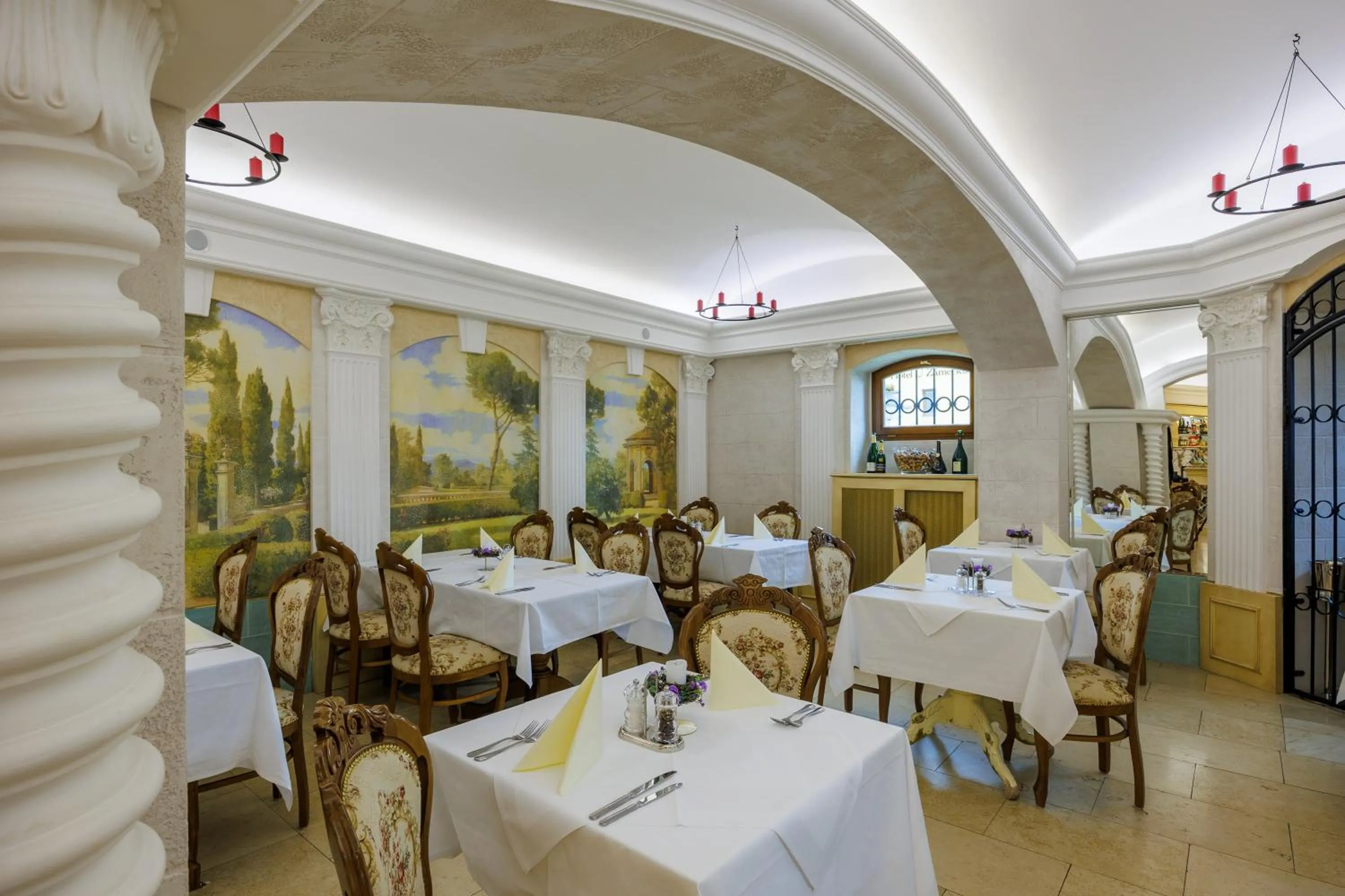 Restaurant/places to eat in Hotel Château Cihelny