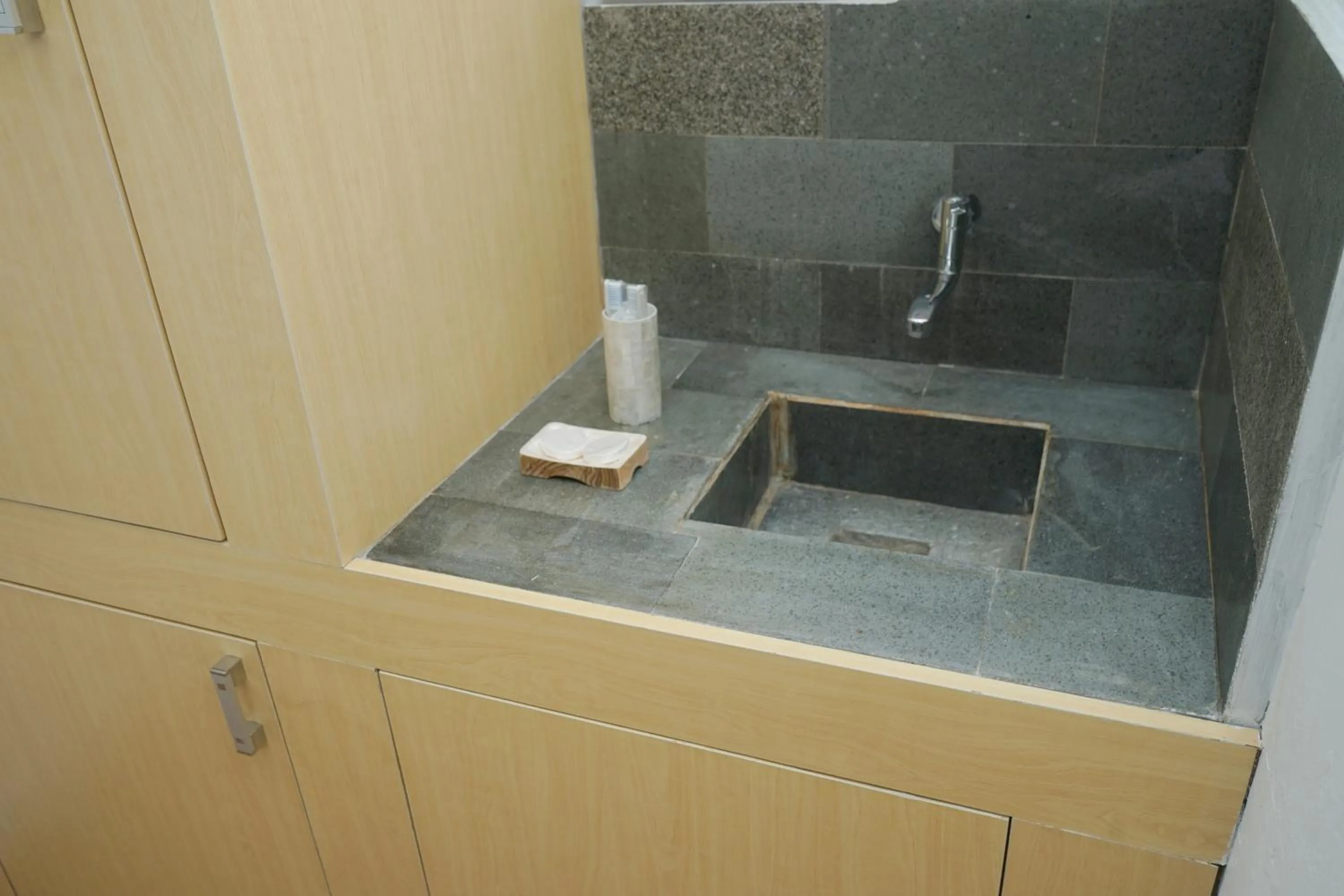 wardrobe in Abams Gili Air