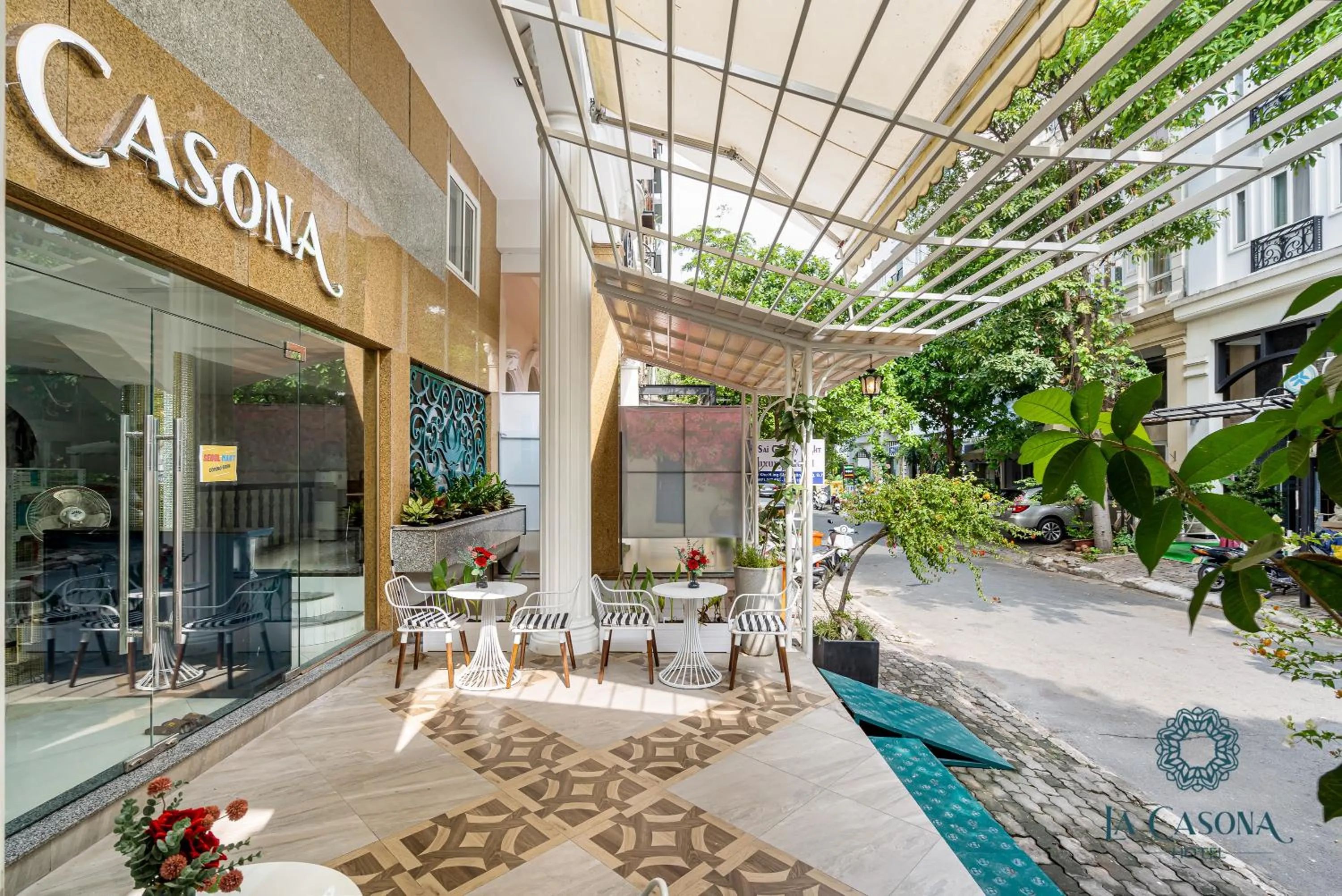Facade/entrance in La Casona Hotel