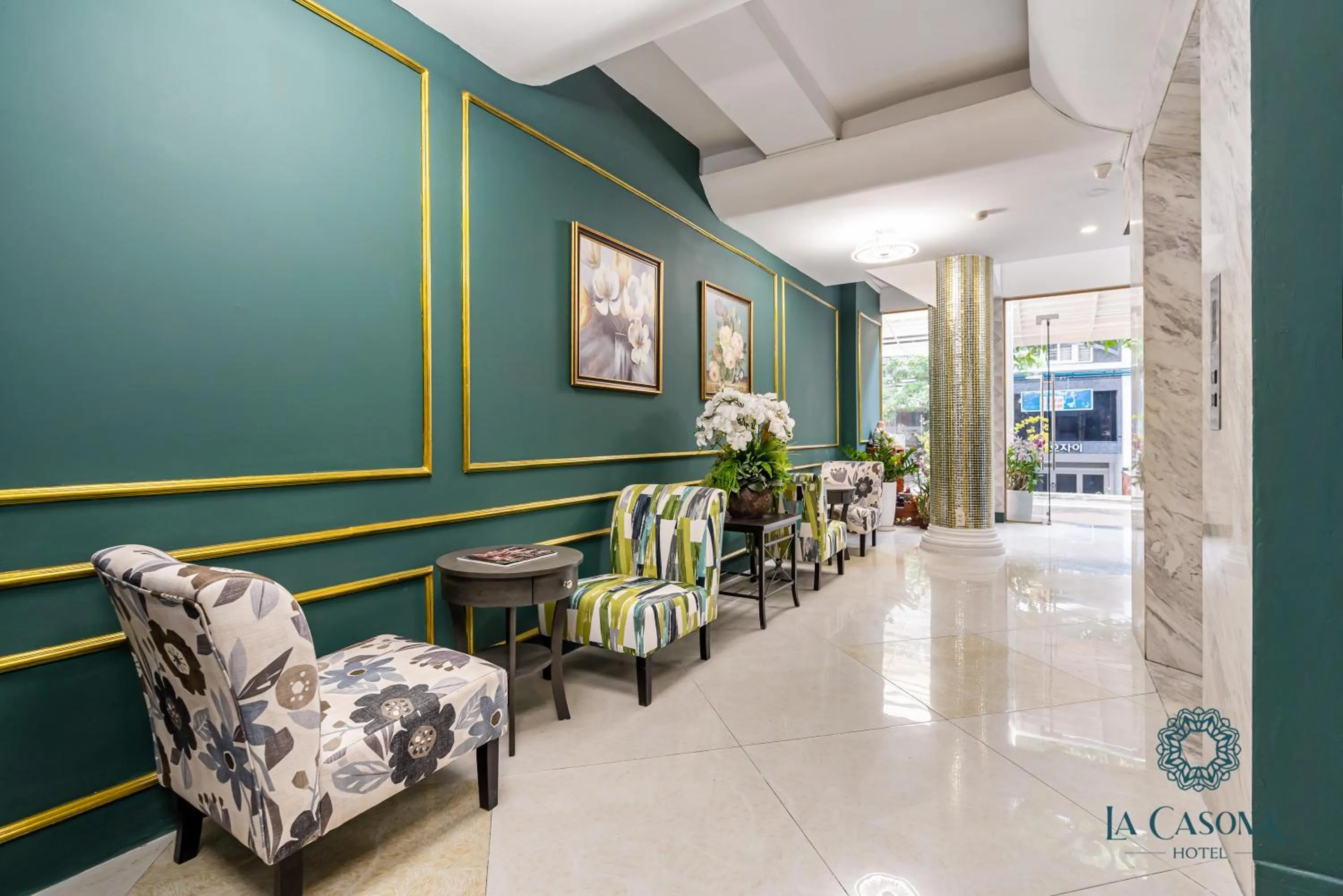 Restaurant/places to eat in La Casona Hotel