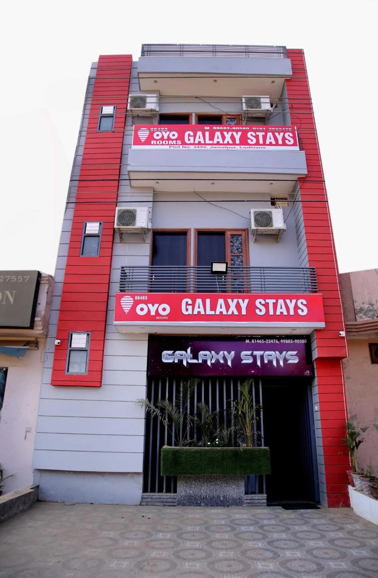 Facade/entrance in Hotel O Galaxy Stays