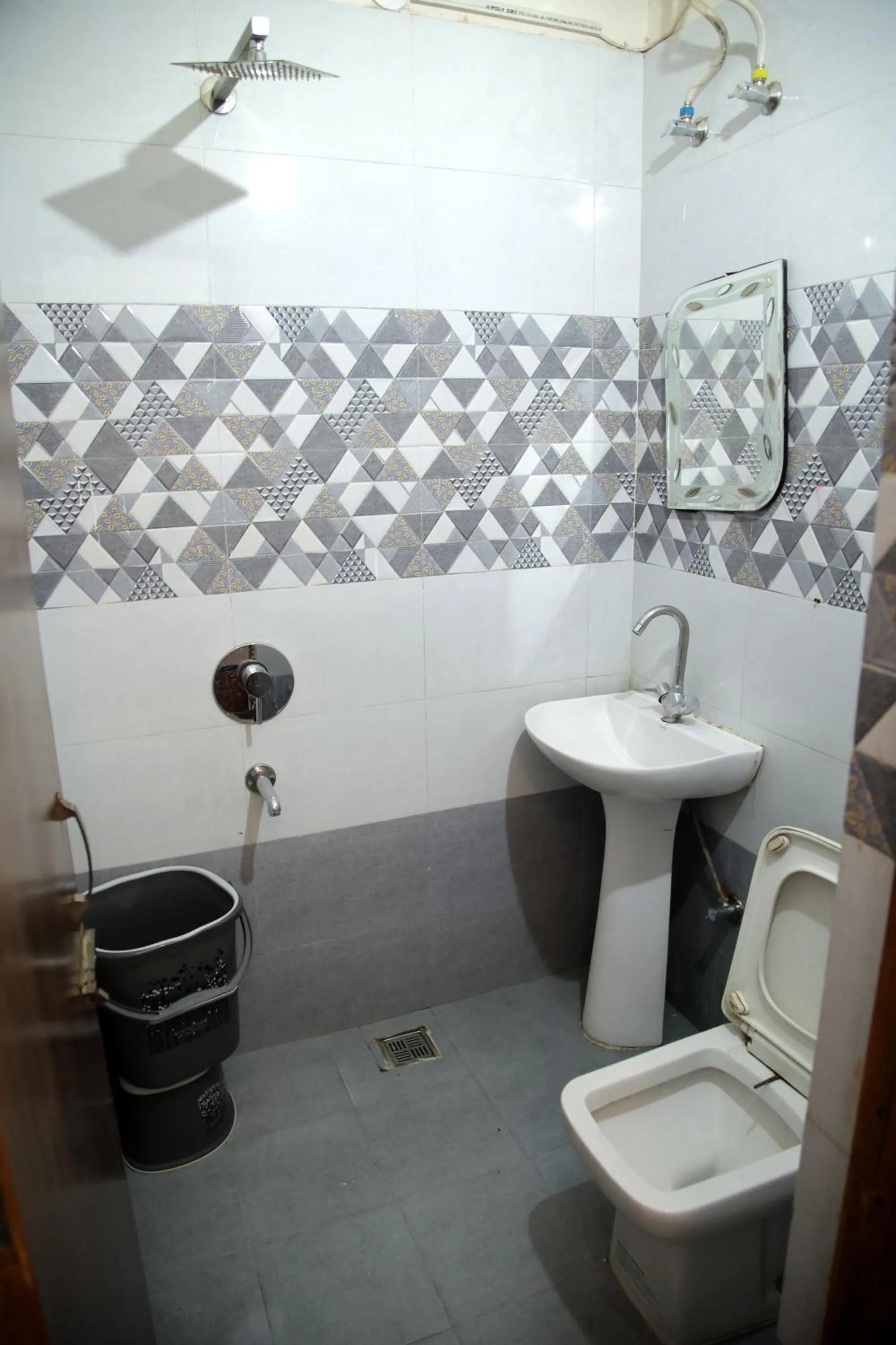 Bathroom in Hotel O Galaxy Stays