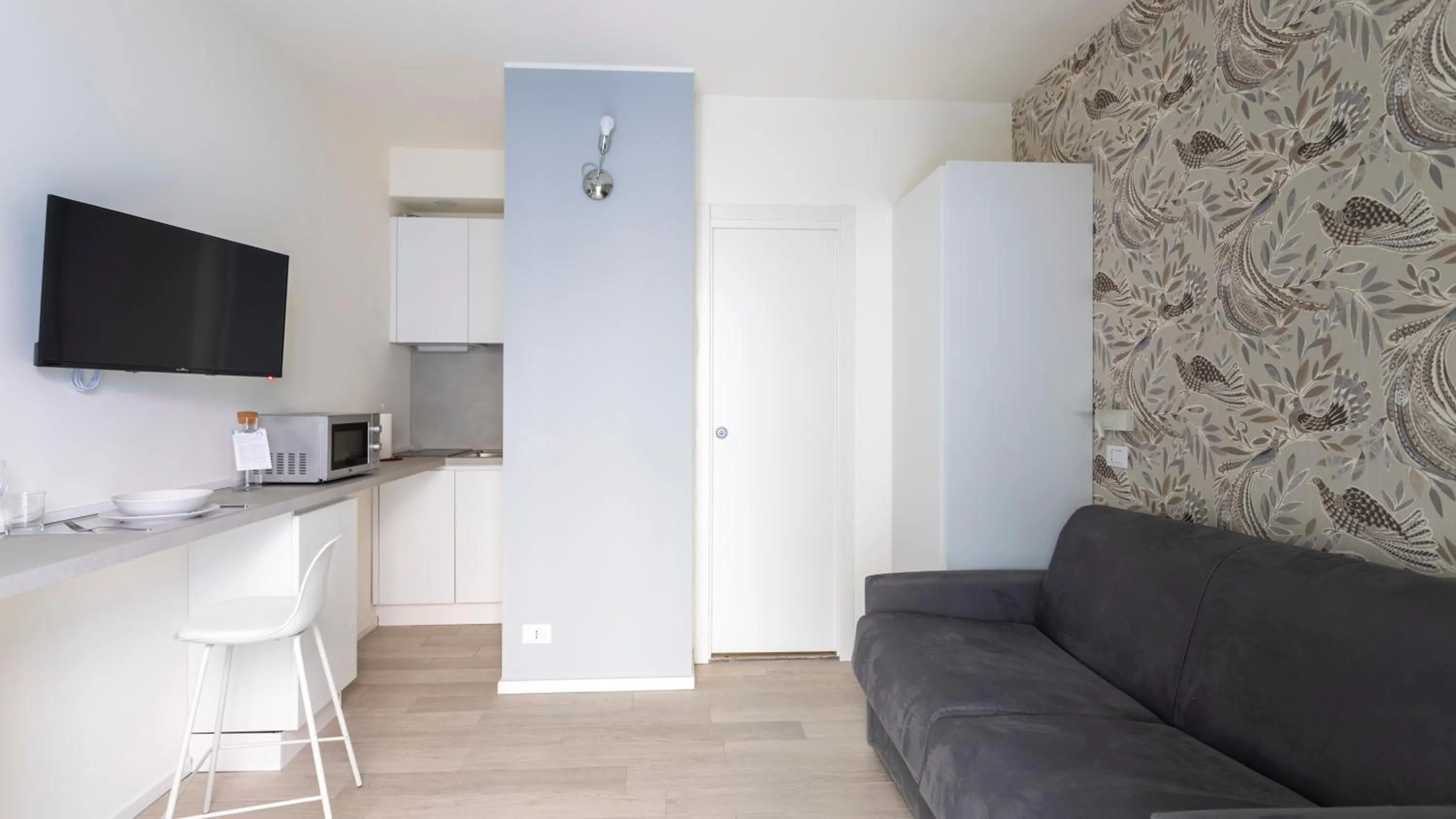 Italianway - The B Village Business