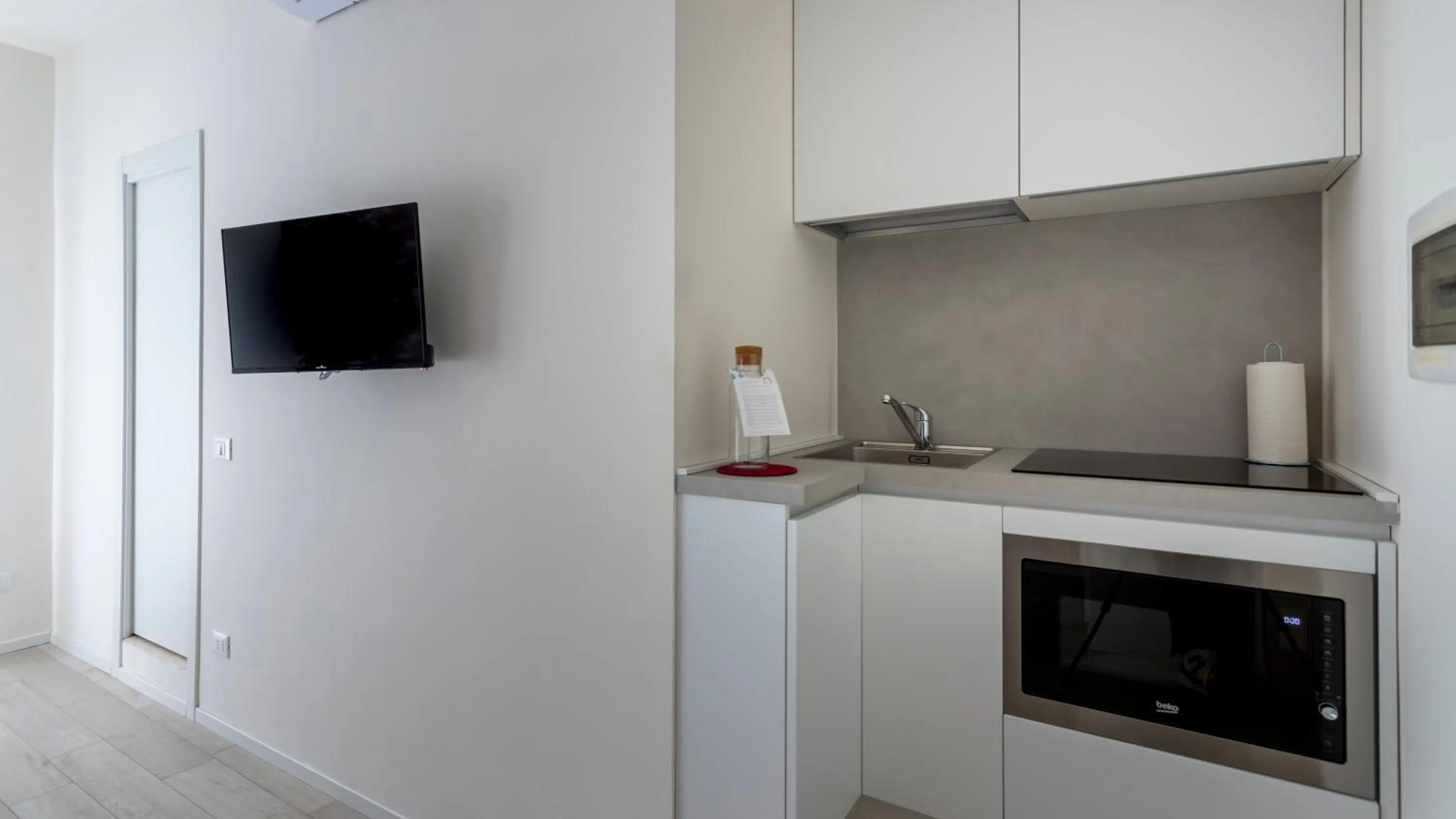 Italianway - The B Village Business