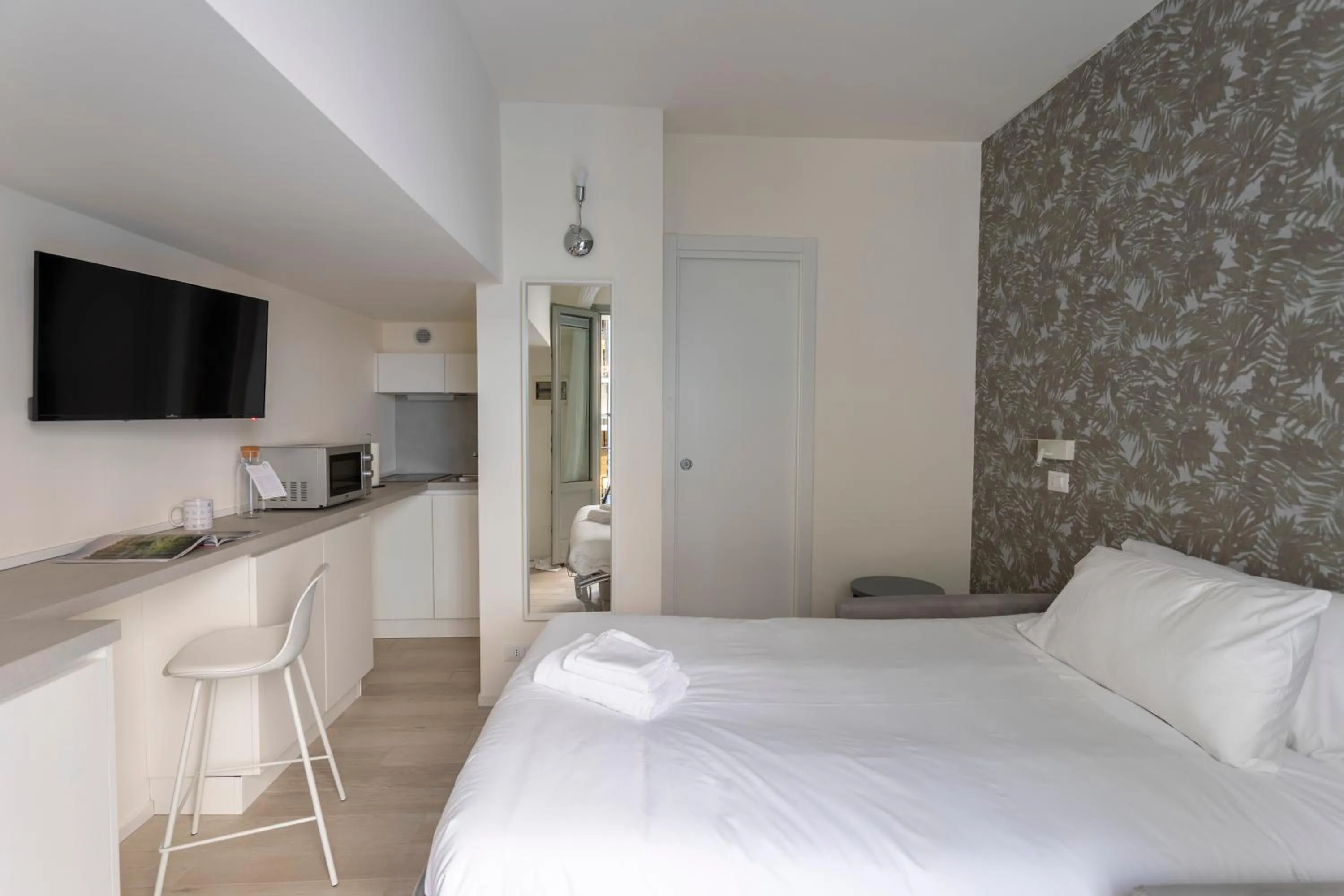 Bedroom, Bed in Italianway - The B Village Business