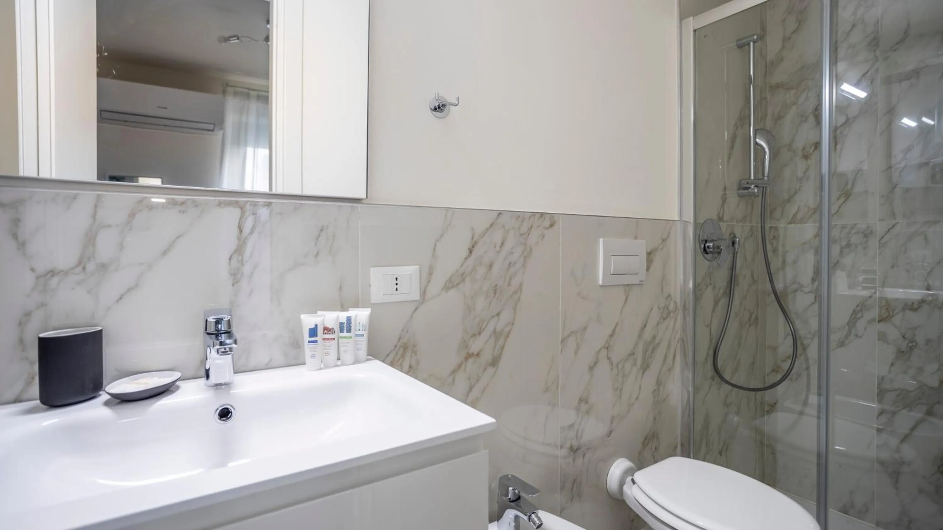 Italianway - The B Village Business