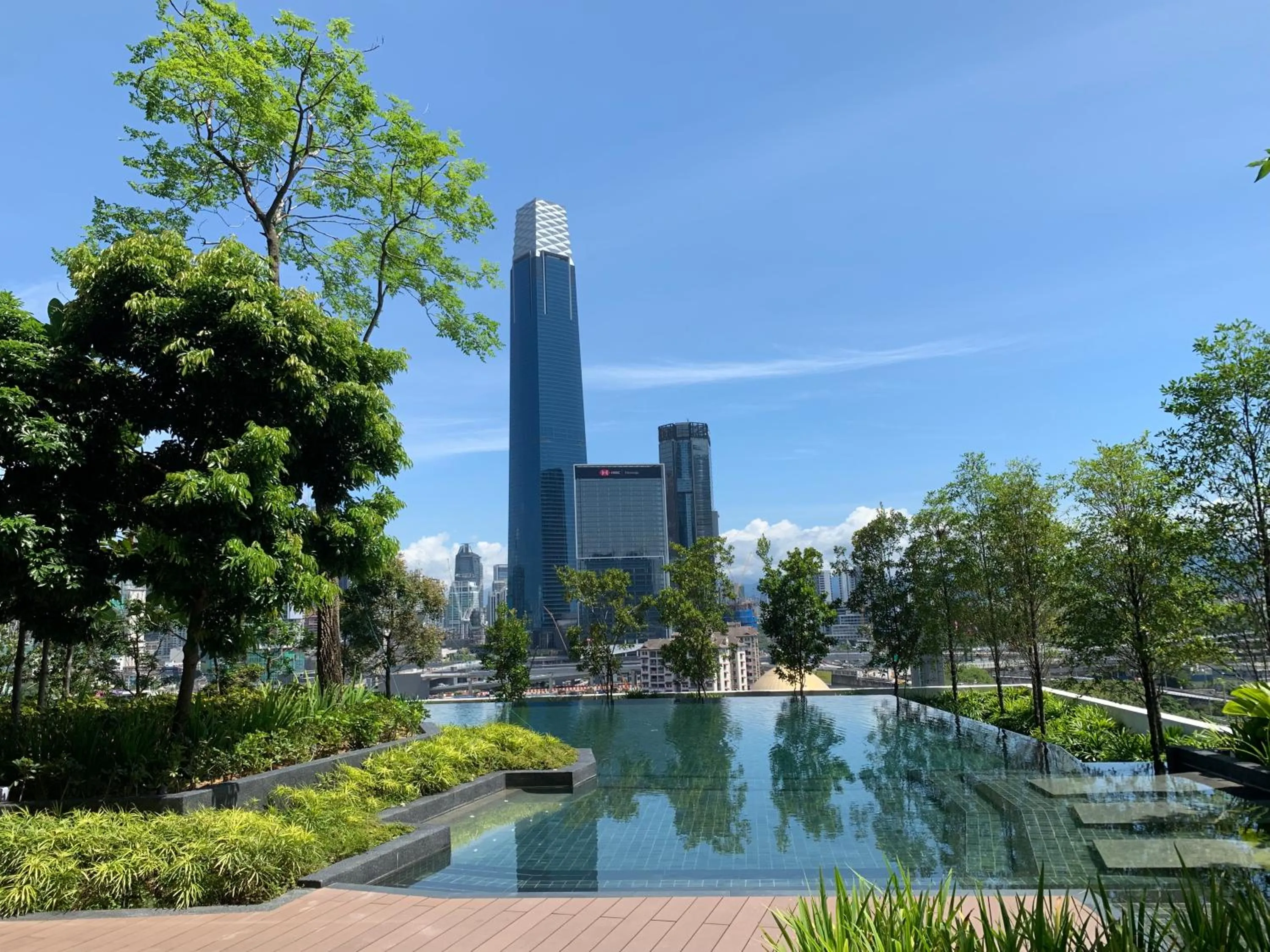 Swimming pool in Greystone Continew Residensi