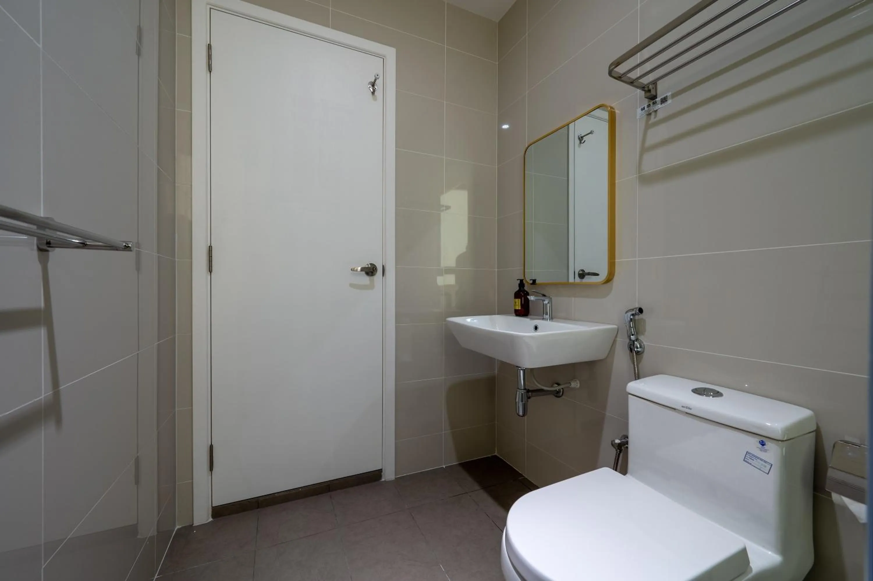 Bathroom in Greystone Continew Residensi