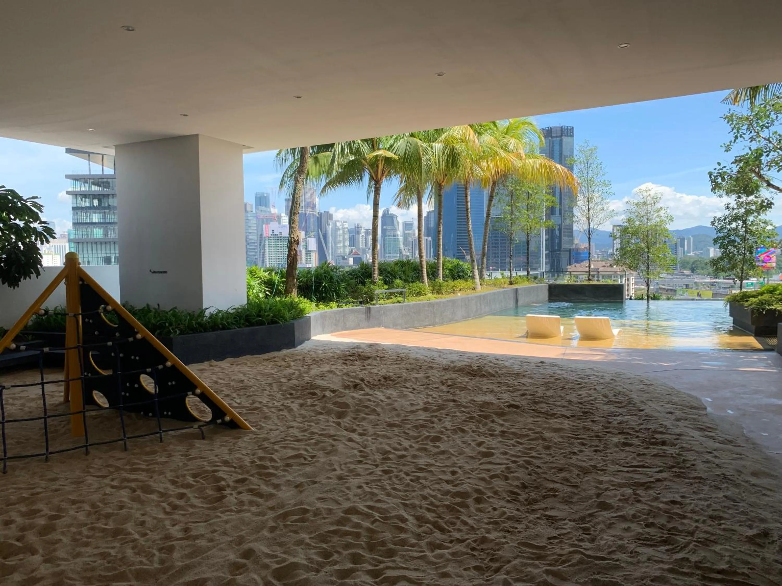 Garden view in Greystone Continew Residensi