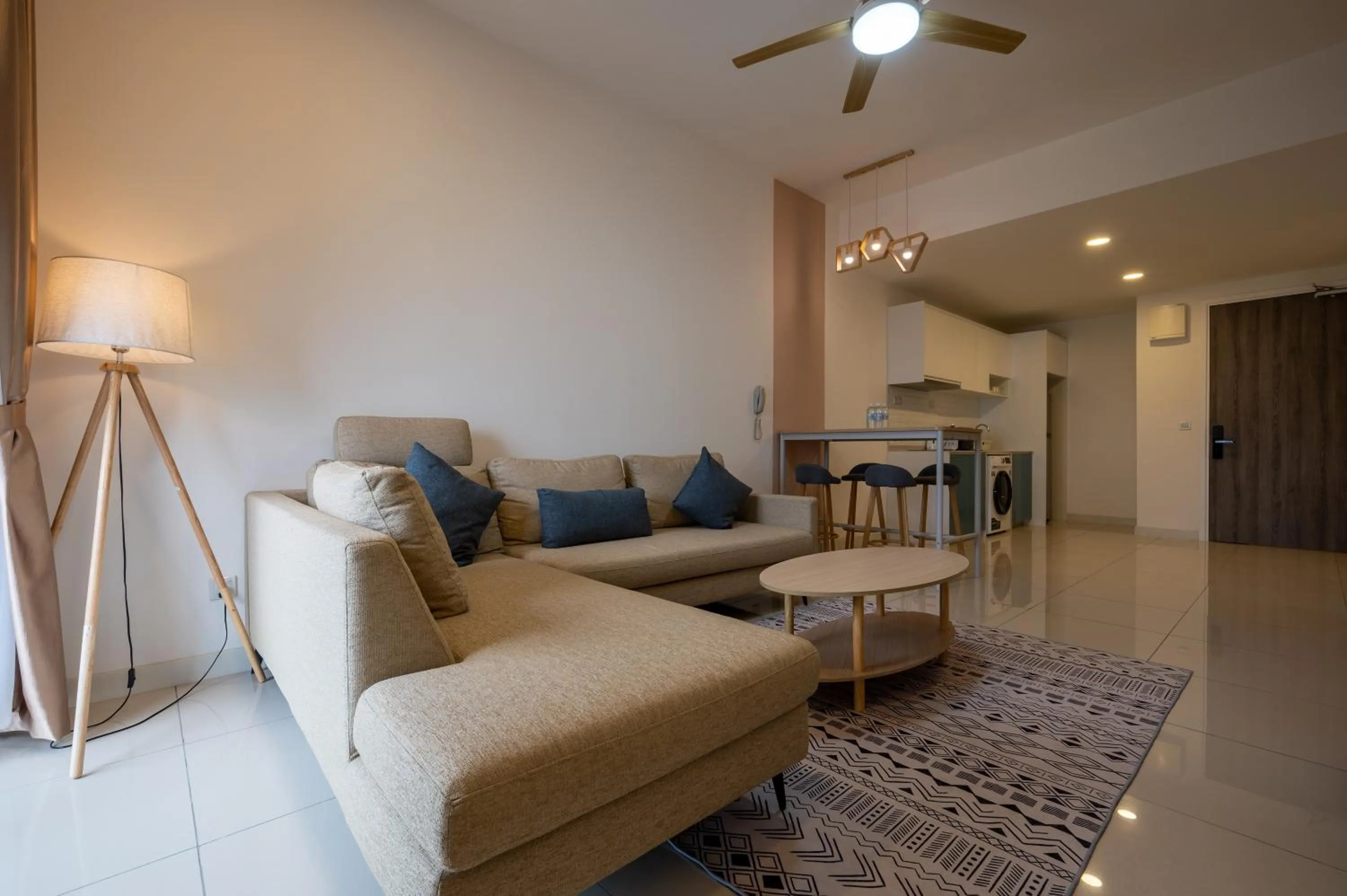 Seating area in Greystone Continew Residensi