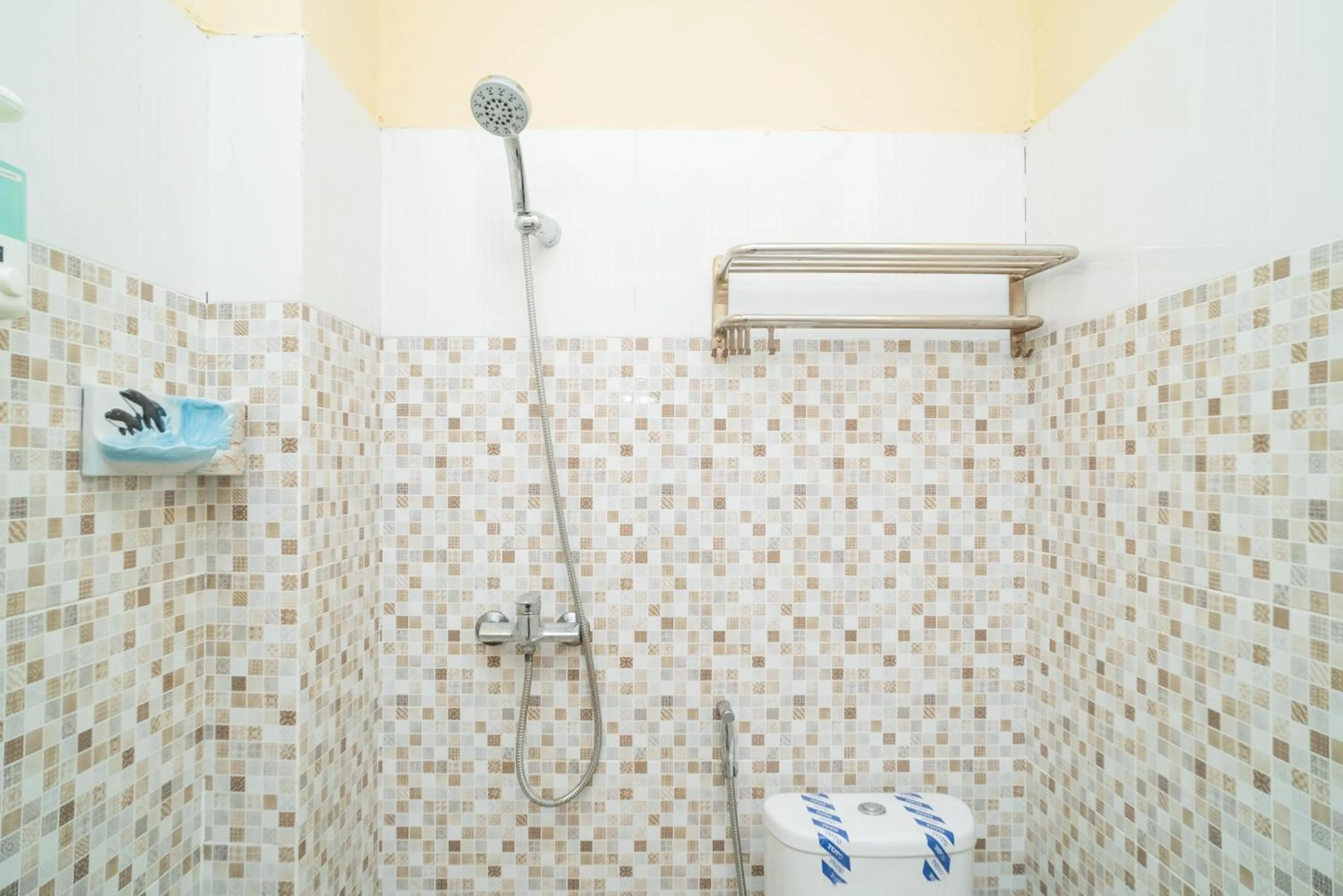 RedDoorz Plus Syariah near Pasar Turi