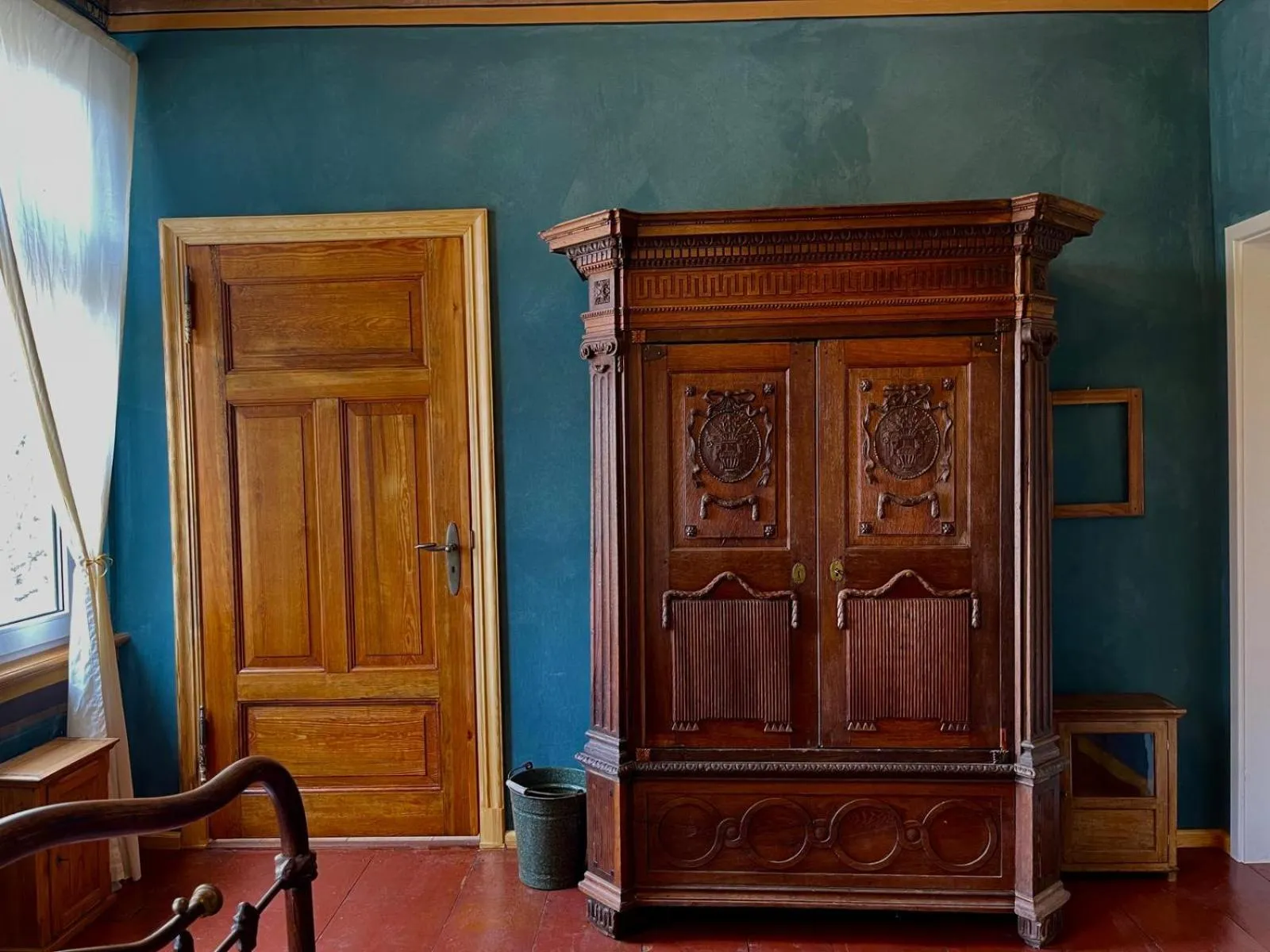 wardrobe in norddeutscher Hof - Kutscherstation